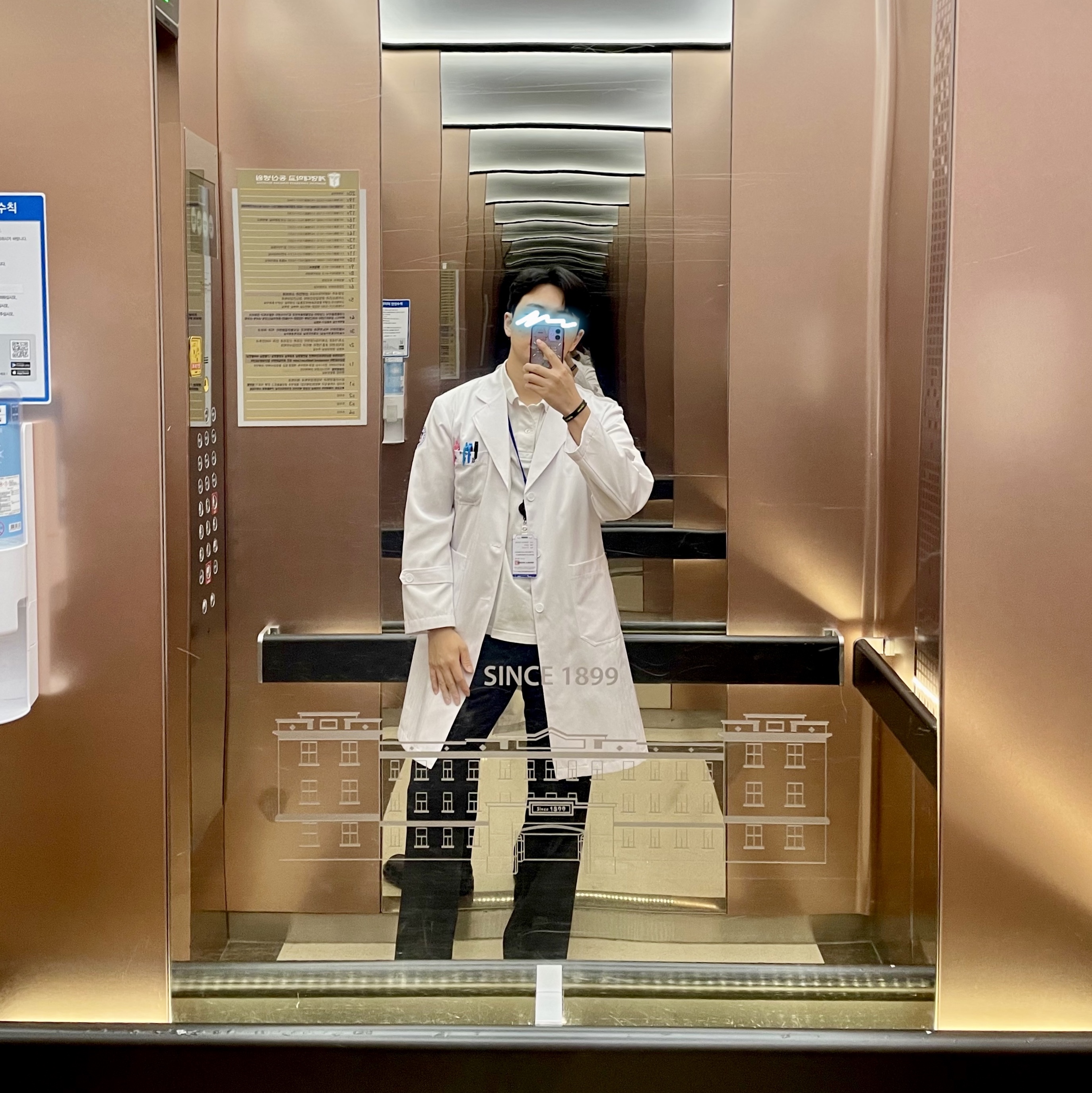 Palace Spectrum P3 T-Shirt White - 23SS, Essentials 1977 Shorts Iron - 22SS 착용 스타일