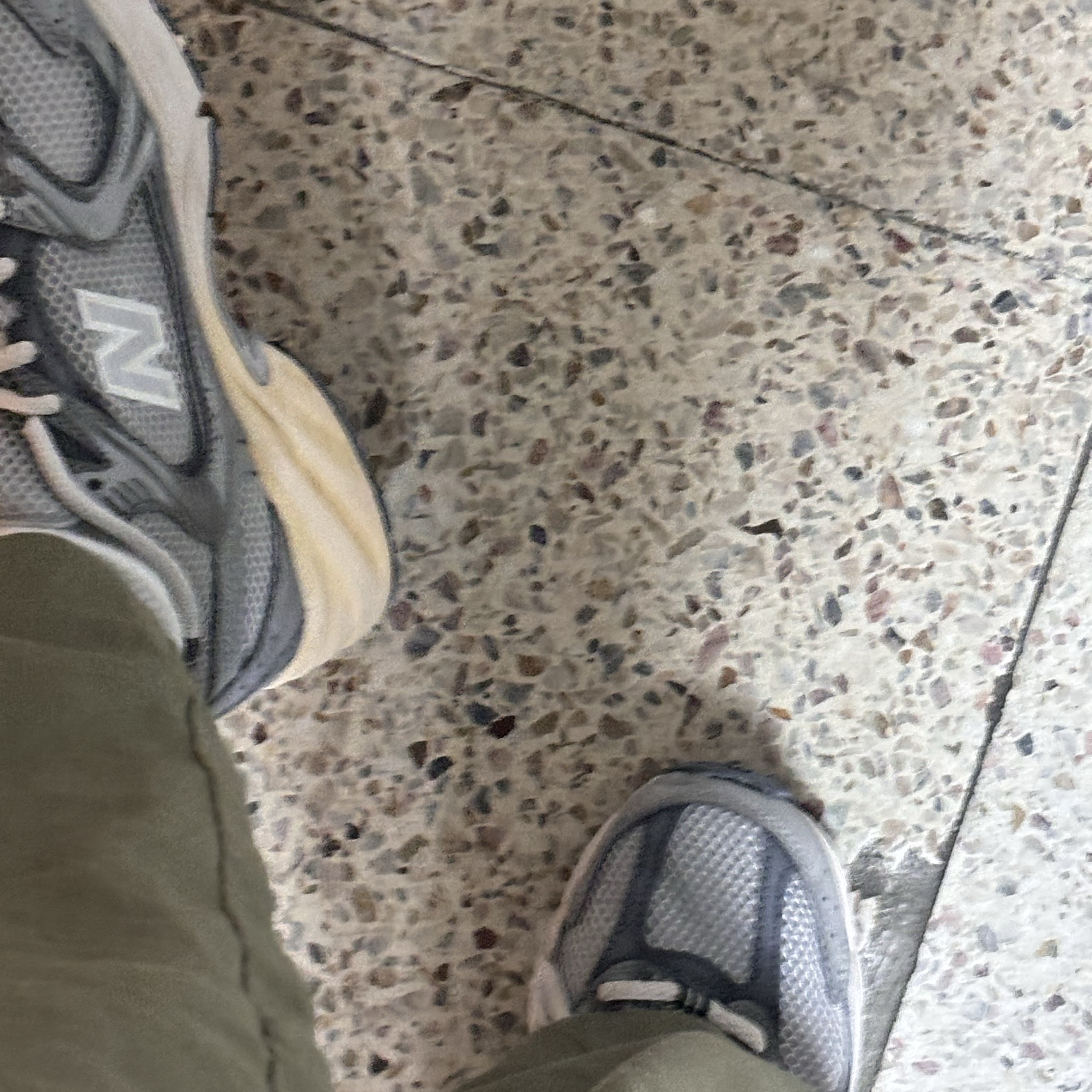 New Balance 530 Premium Vintage Grey Matter 착용 스타일