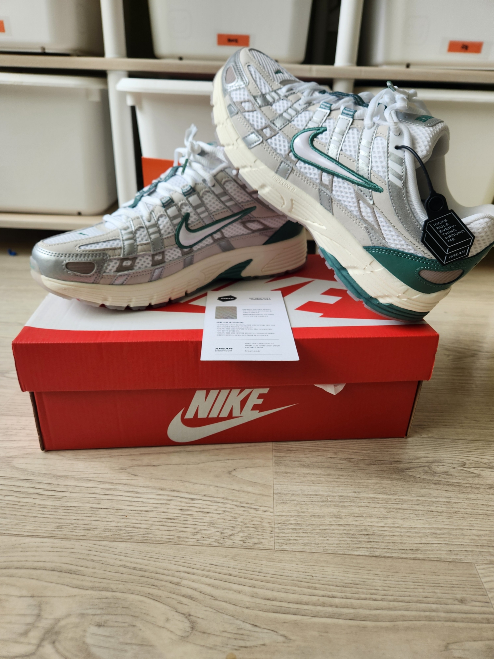 Nike P-6000 Light Bone White Metallic Silver 착용 스타일