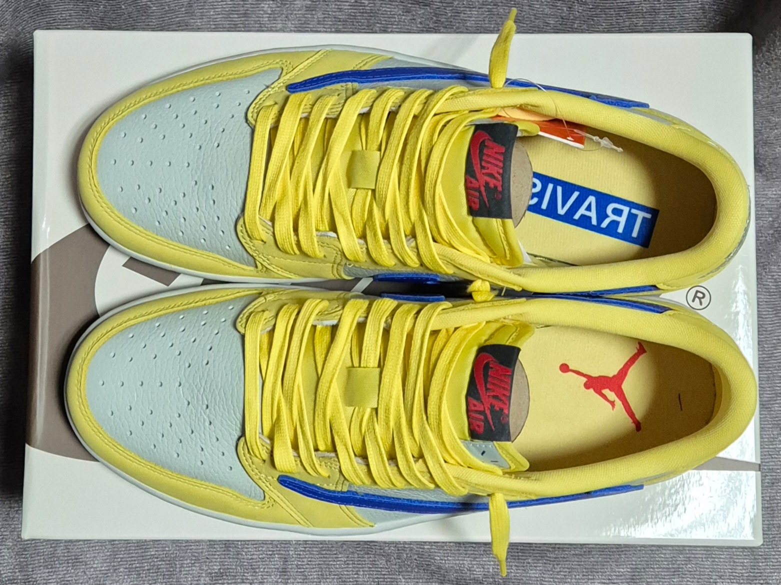 (W) Jordan 1 x Travis Scott Retro Low OG SP Canary 착용 스타일 - 3