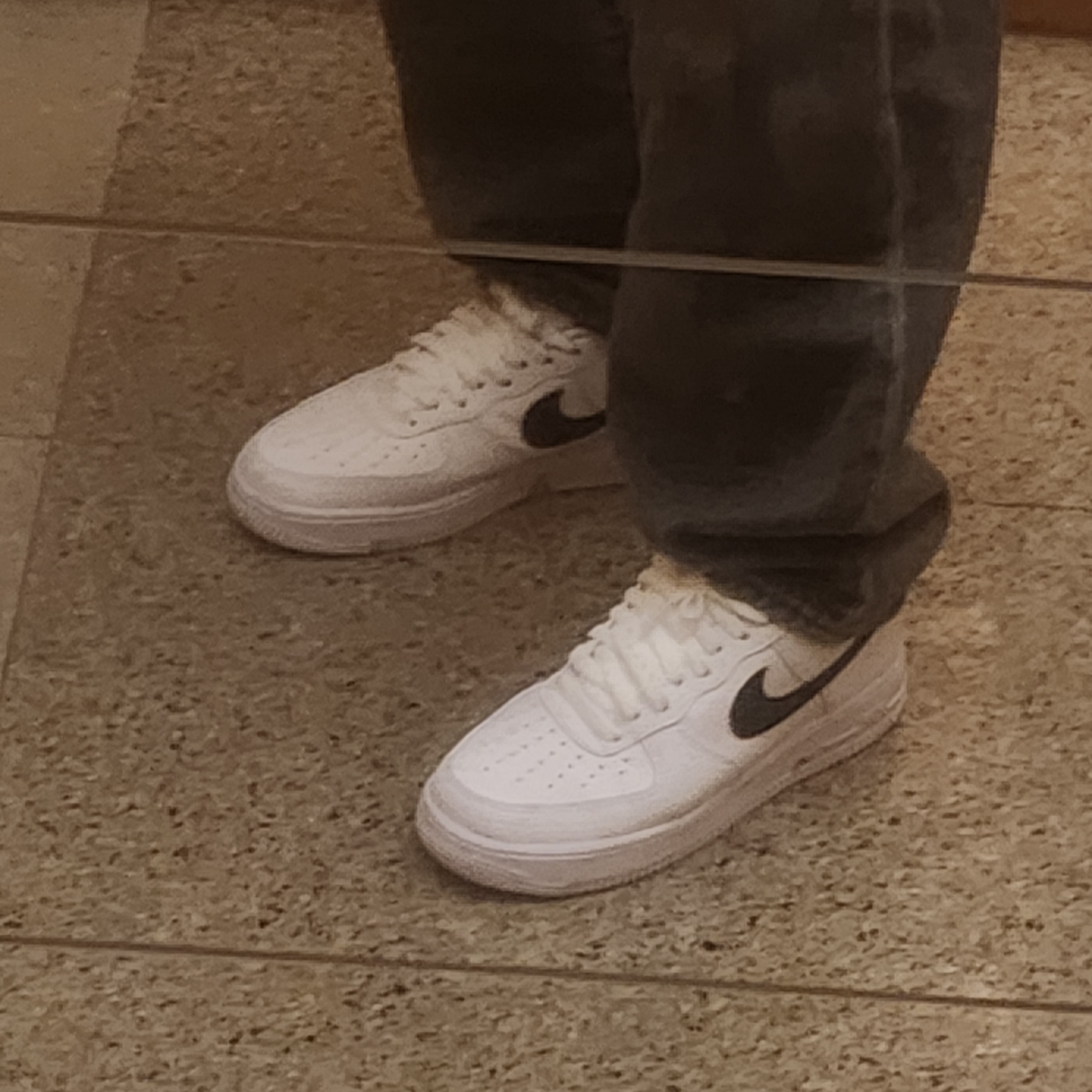 Nike Air Force 1 '07 White Black 착용 스타일