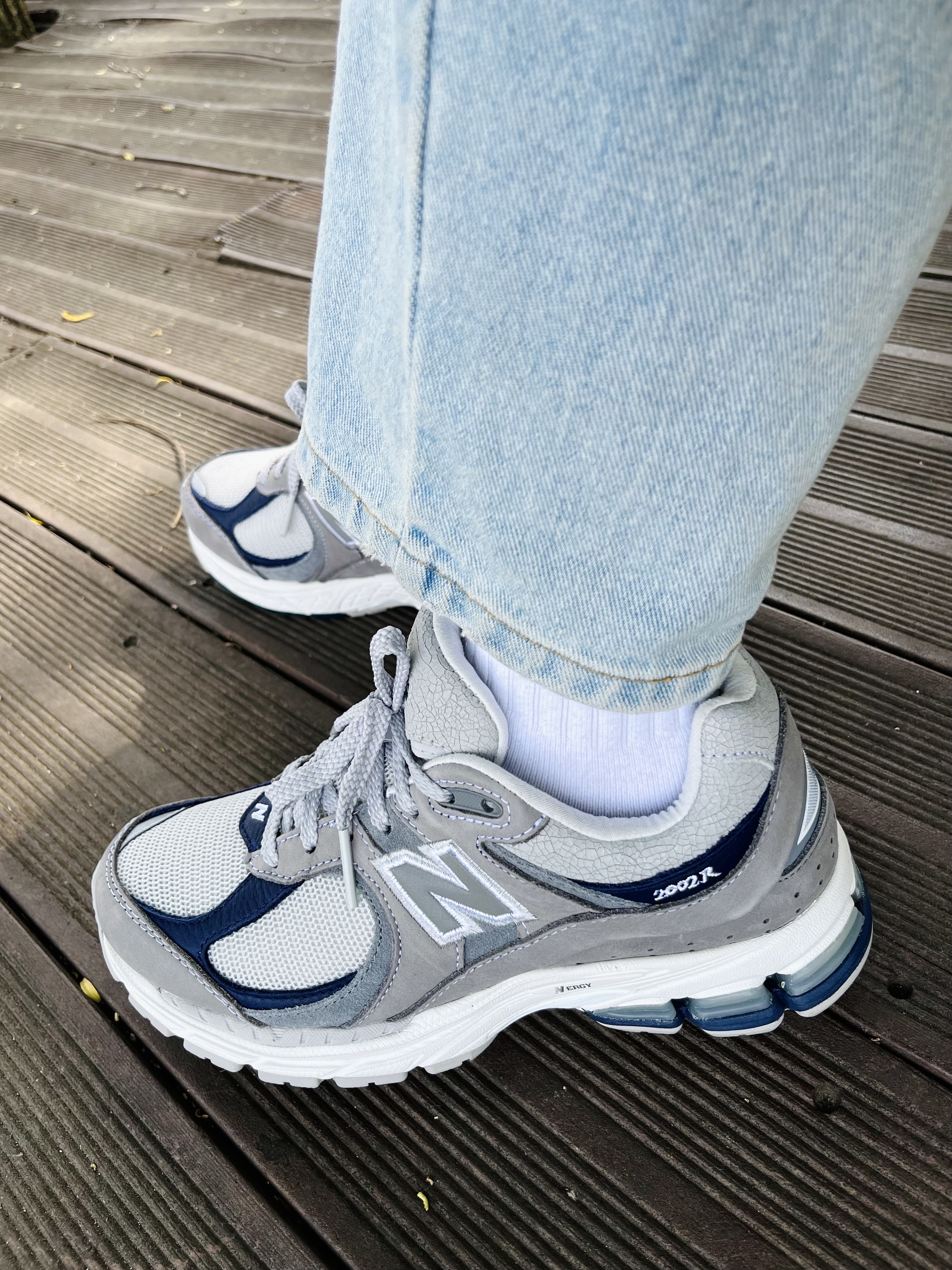 New Balance x Thisisneverthat 2002R 2022 Downtown Run, Balenciaga Shopping XXS North-South Tote Bag Black 착용 스타일 - 2