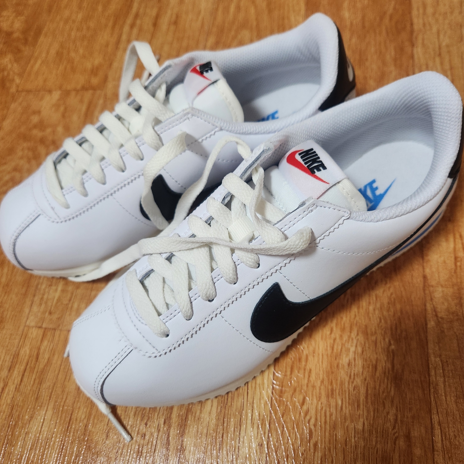 (W) Nike Cortez White and Black 착용 스타일 - 3