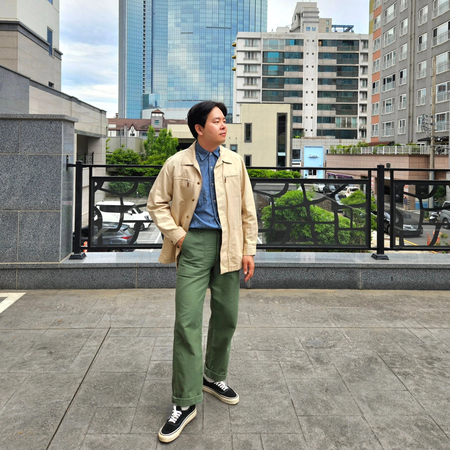Orslow 5002 US Army Fatigue Pants Green, Vans Authentic 44 DX Anaheim Factory Black 착용 스타일 - 1