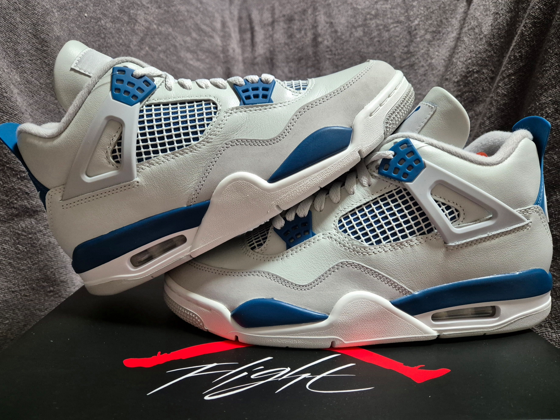 Jordan 4 Retro Industrial Blue, Jordan 4 x Nike SB Retro SP Pine Green 착용 스타일 - 1