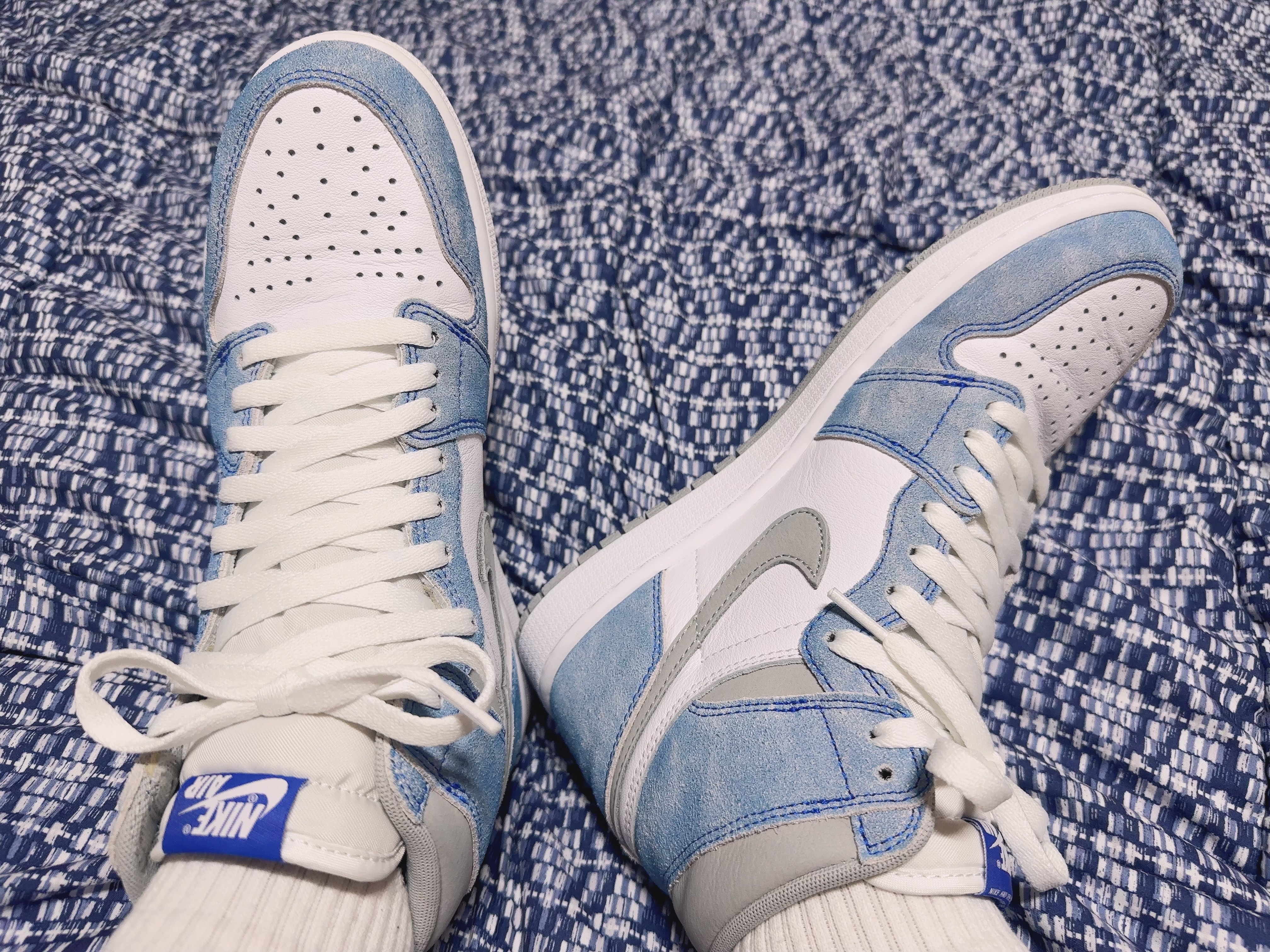 Jordan 1 Retro High OG Hyper Royal 착용 스타일 - 8