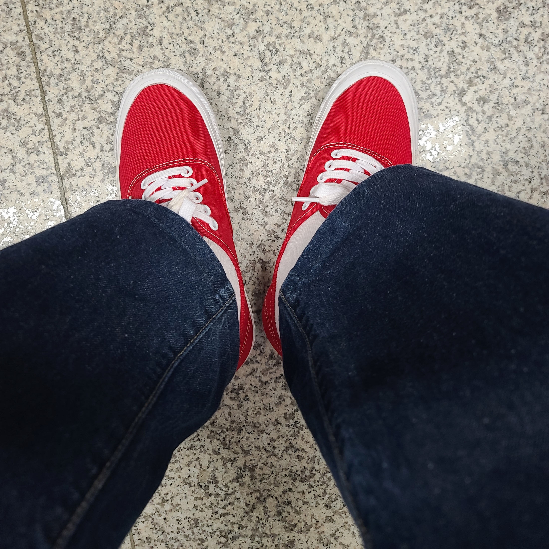 Vans Vault OG Authentic LX Red 착용 스타일