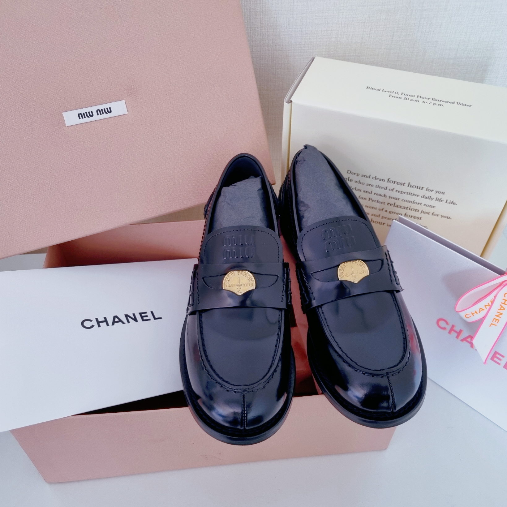 (W) Miu Miu Leather Penny Loafers Black 착용 스타일