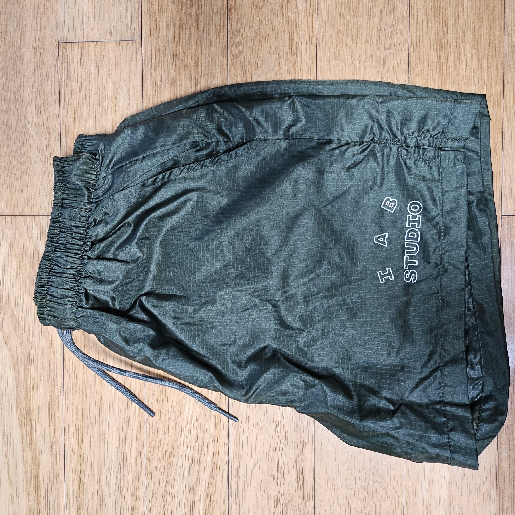 IAB Studio Ripstop Shorts Deep Green 착용 스타일