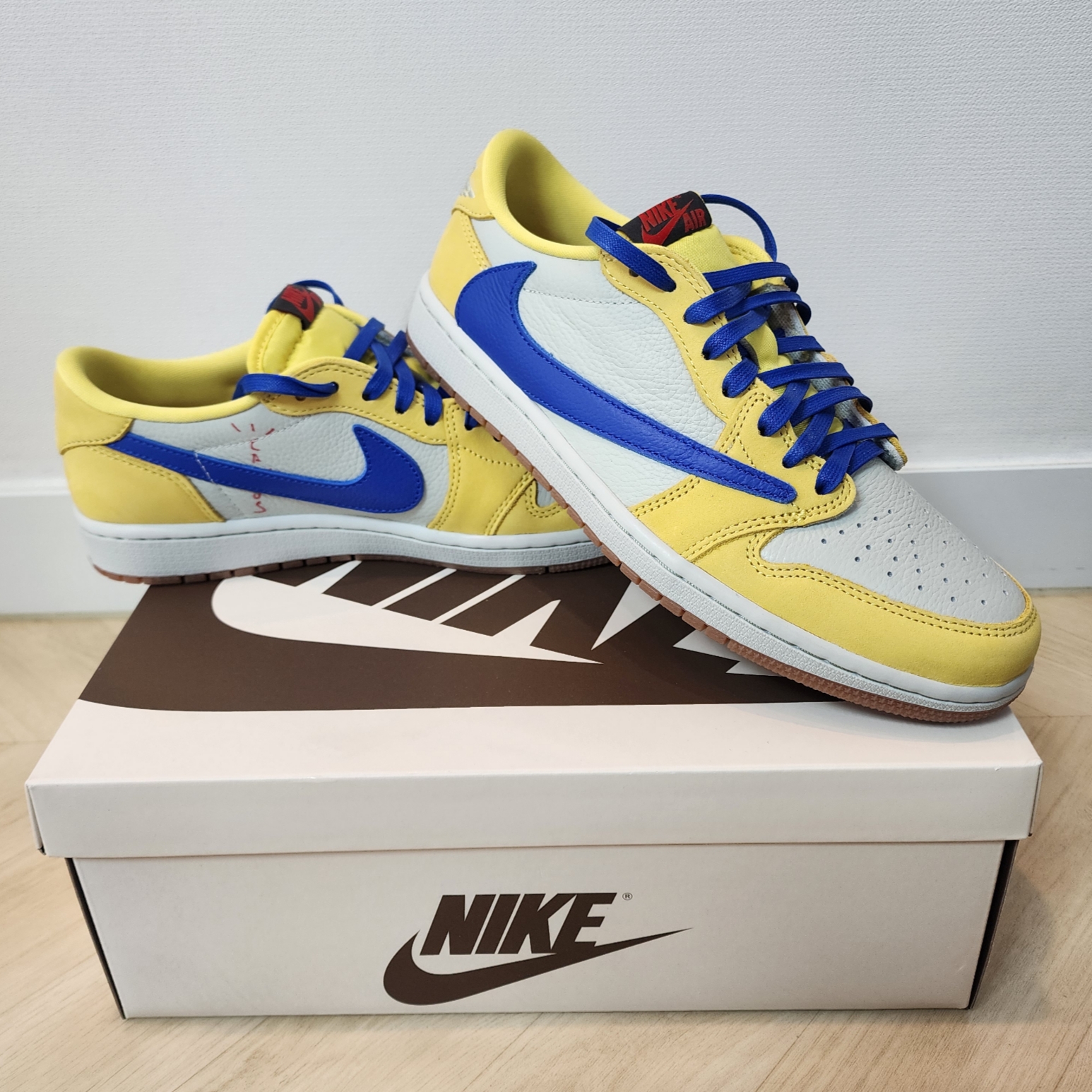 (W) Jordan 1 x Travis Scott Retro Low OG SP Canary 착용 스타일