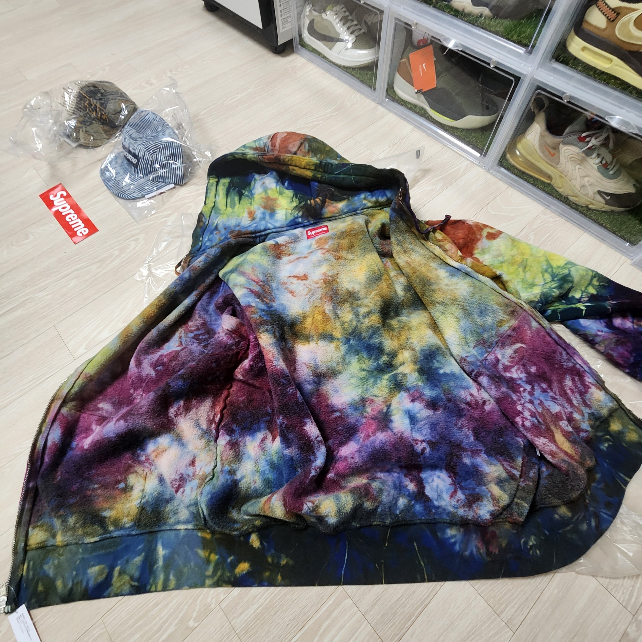 Supreme Overdyed Small Box Zip Up Hooded Sweatshirt Multicolor - 24SS, Nike x Futura Laboratories SB Dunk Low OG QS White and Geode Teal 착용 스타일 - 6