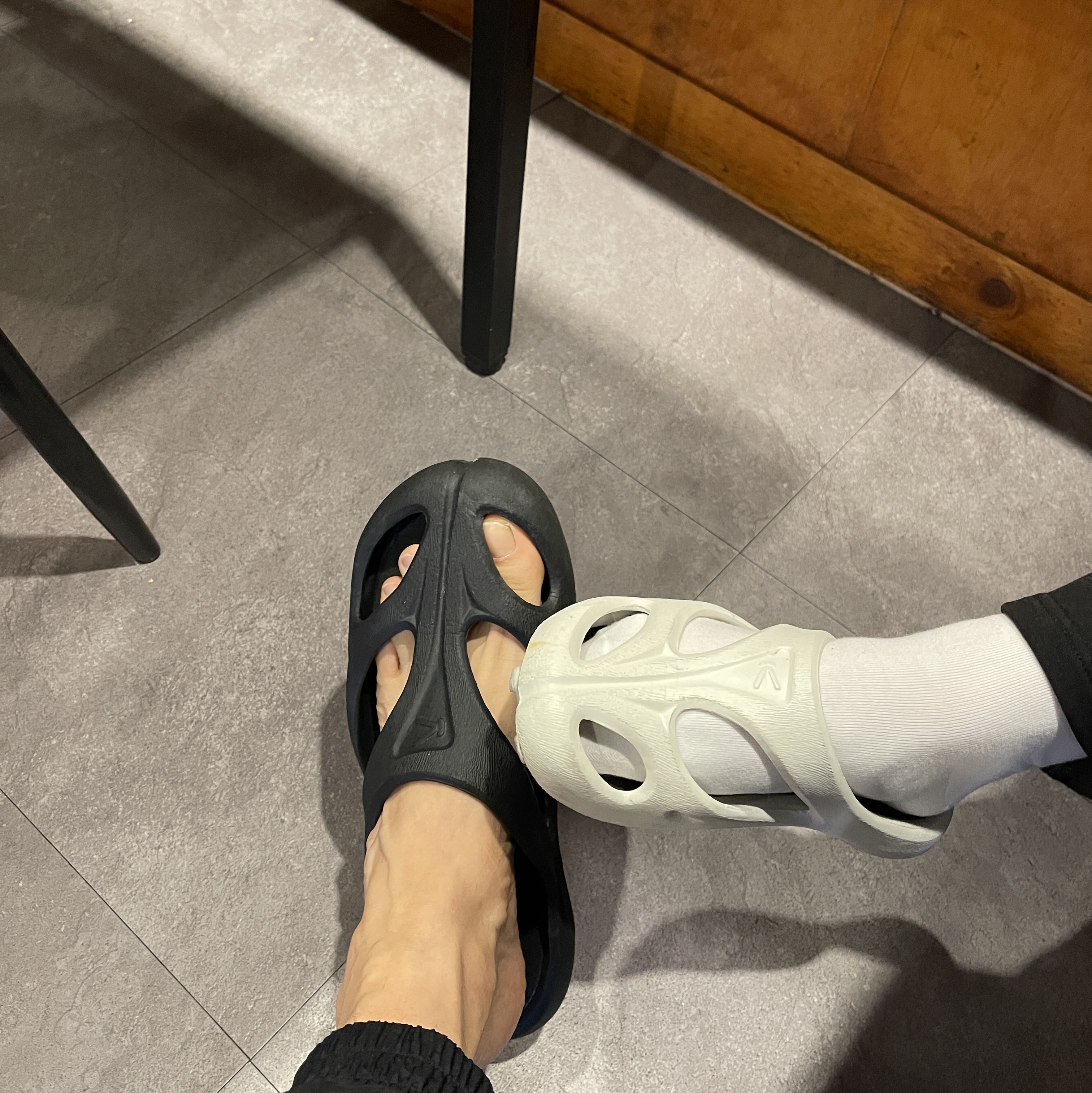 (W) Keen Shanti White Black 착용 스타일