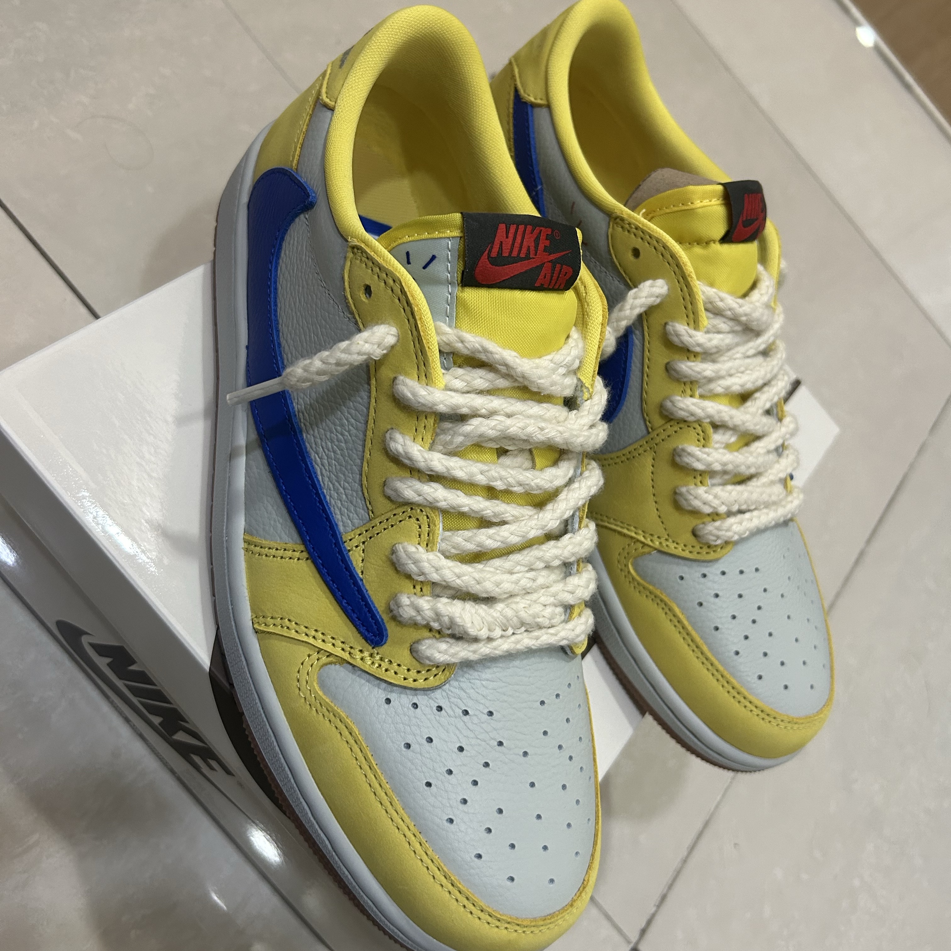 (W) Jordan 1 x Travis Scott Retro Low OG SP Canary 착용 스타일