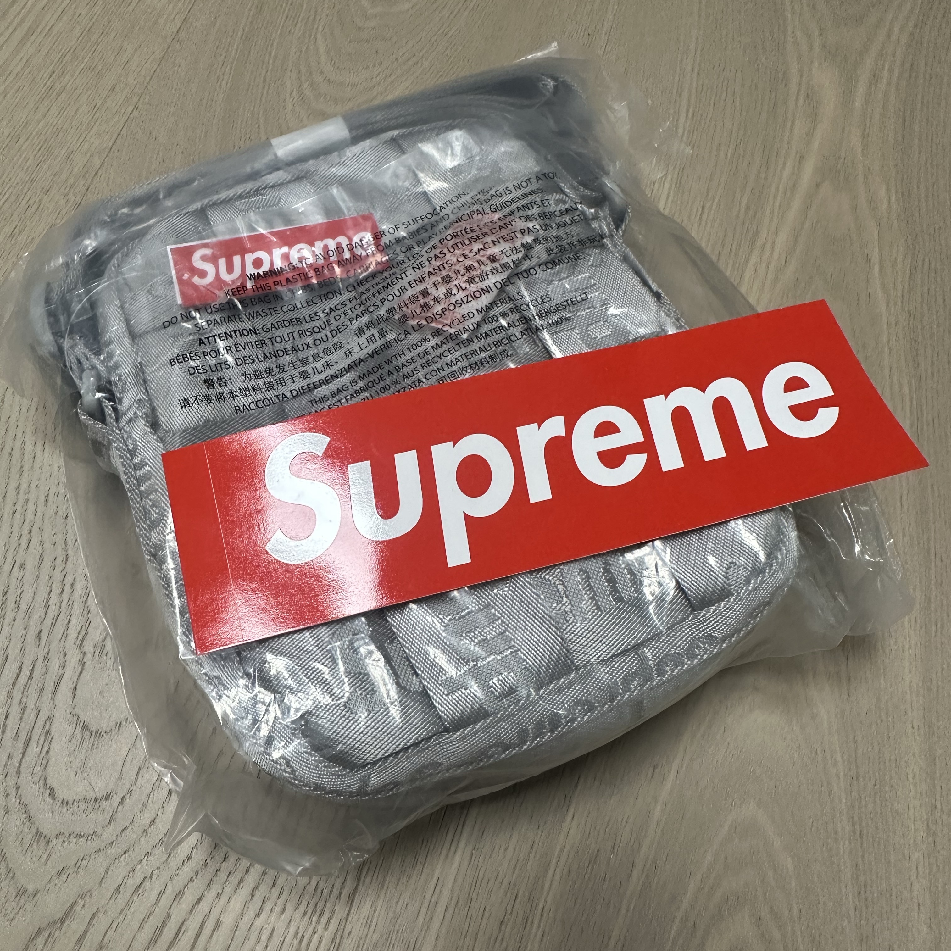 Supreme Woven Shoulder Bag Grey - 24SS 착용 스타일 - 2