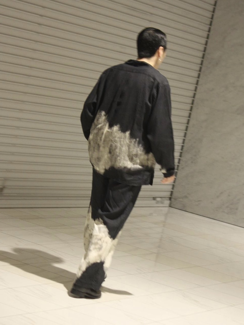 Markaware Triple Pleated Easy Trousers Cloudy Bleaching 착용 스타일 - 4