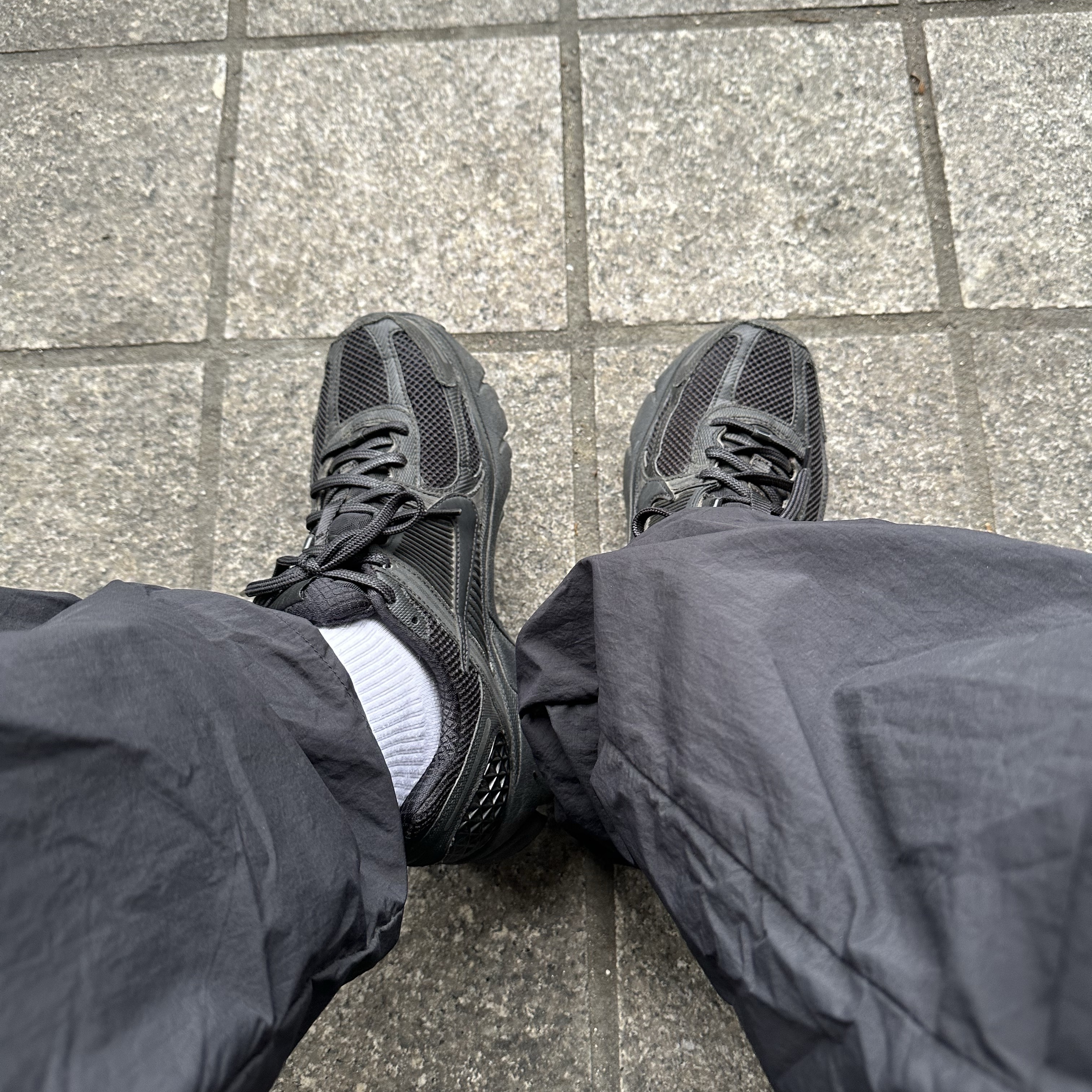 Nike Zoom Vomero 5 SP Black 착용 스타일