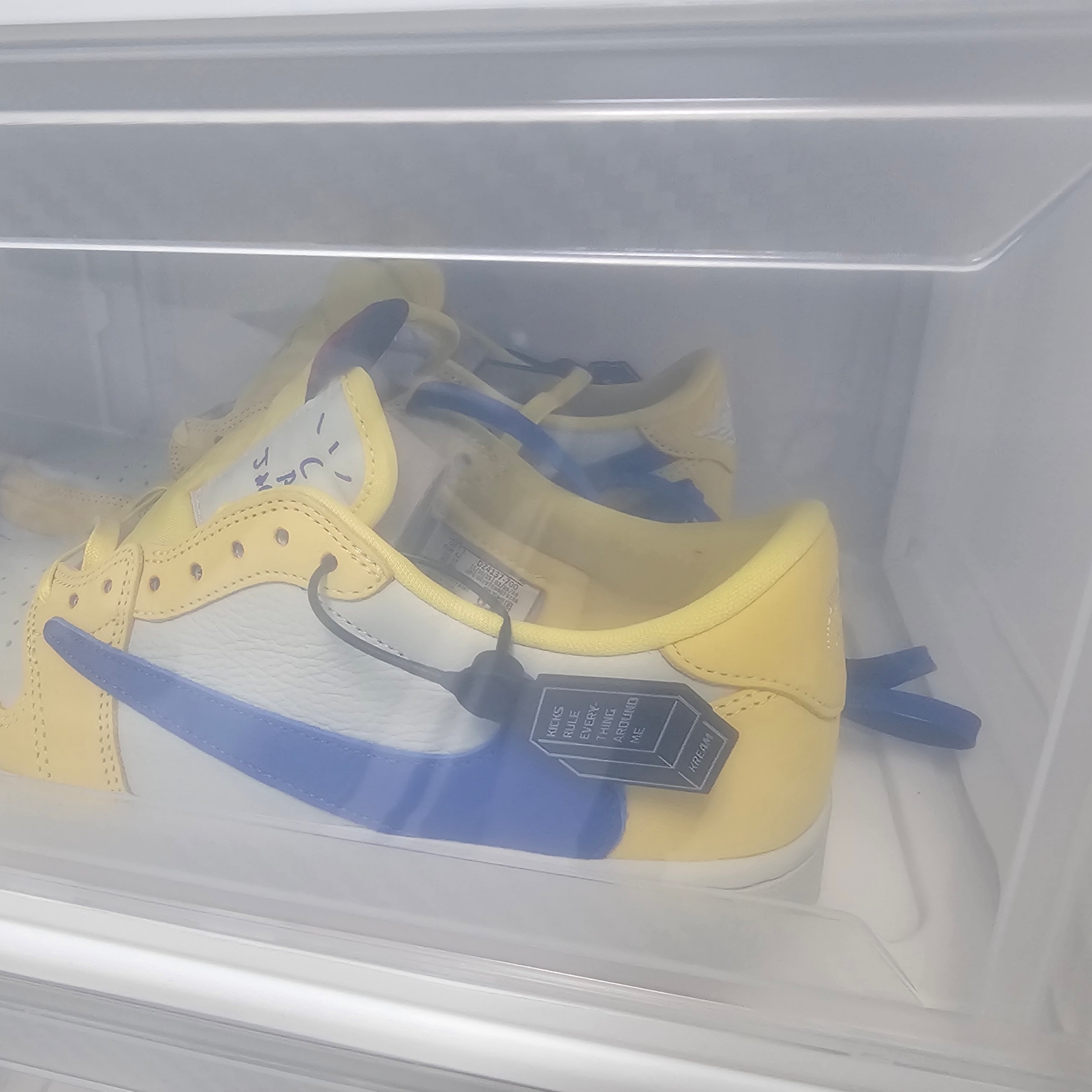 (W) Jordan 1 x Travis Scott Retro Low OG SP Canary 착용 스타일 - 1
