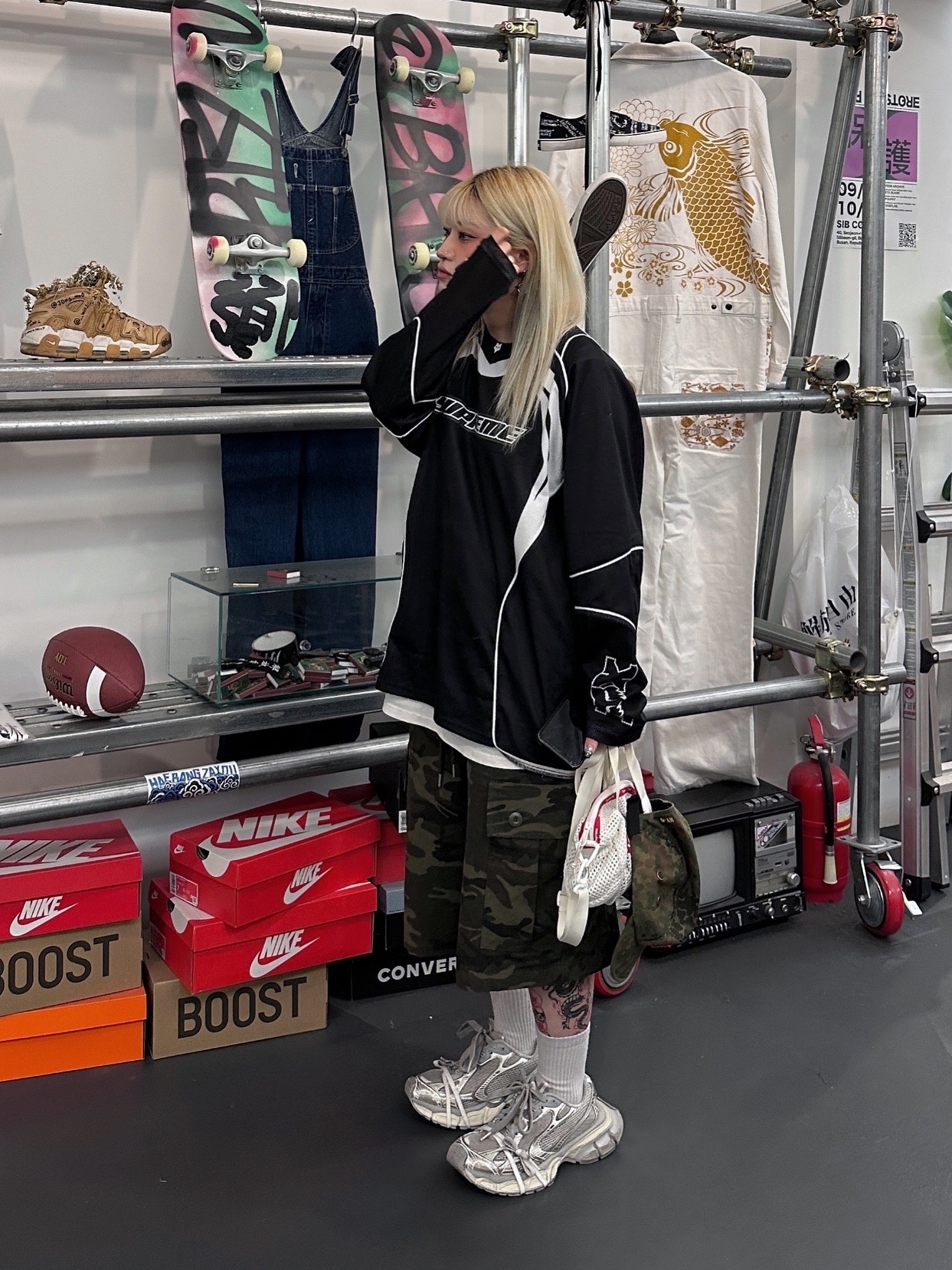 (W) Balenciaga 3XL Sneakers Light Beige, Supreme Mesh Mini Duffle Bag White - 23SS 착용 스타일 - 2