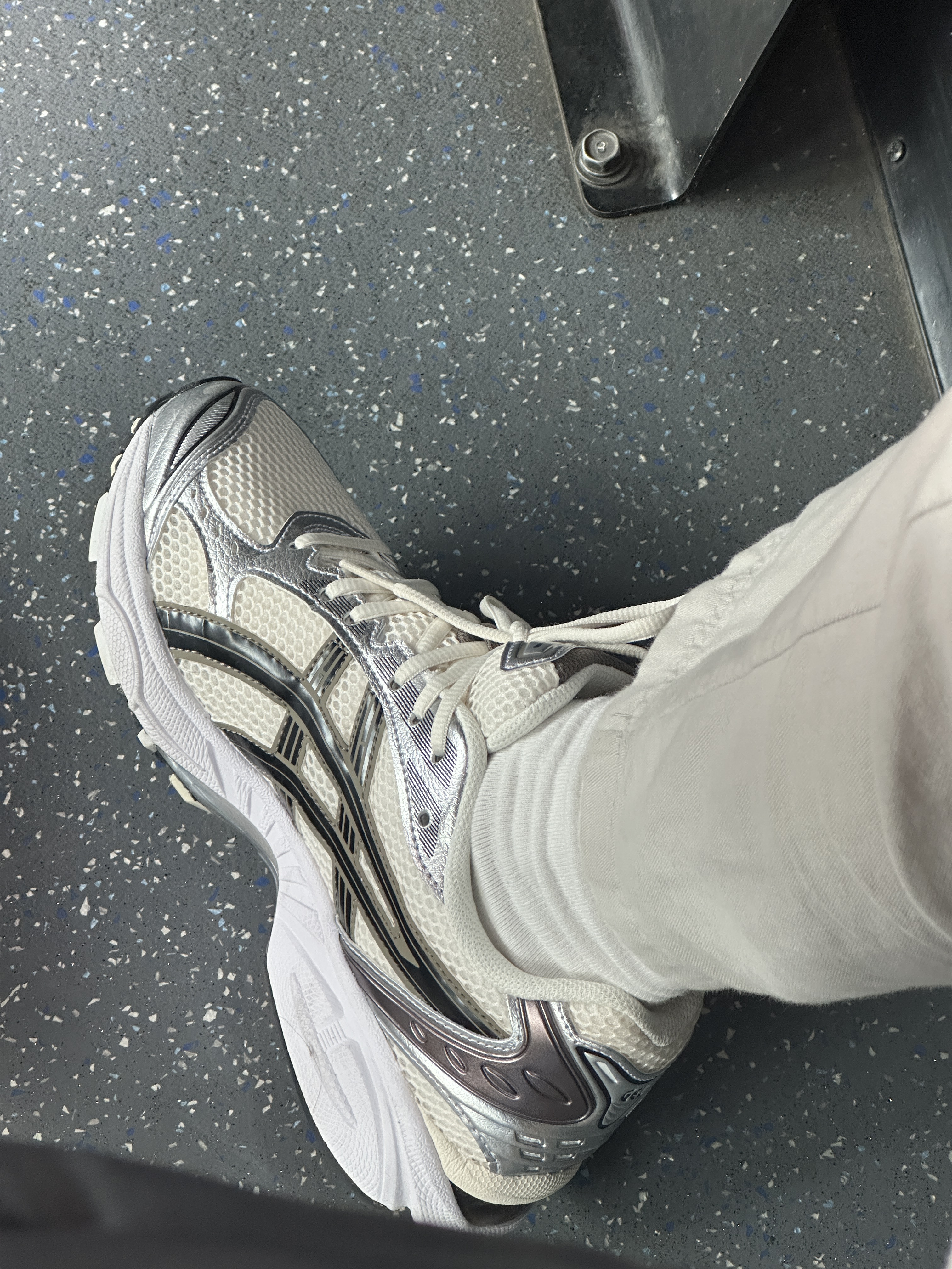 Asics Gel-Kayano 14 Cream Black 착용 스타일