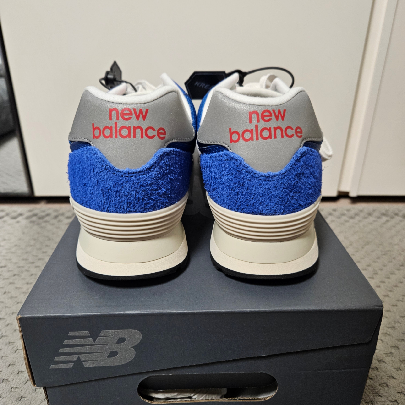 New Balance 574 Heritage Blue White 착용 스타일 - 3