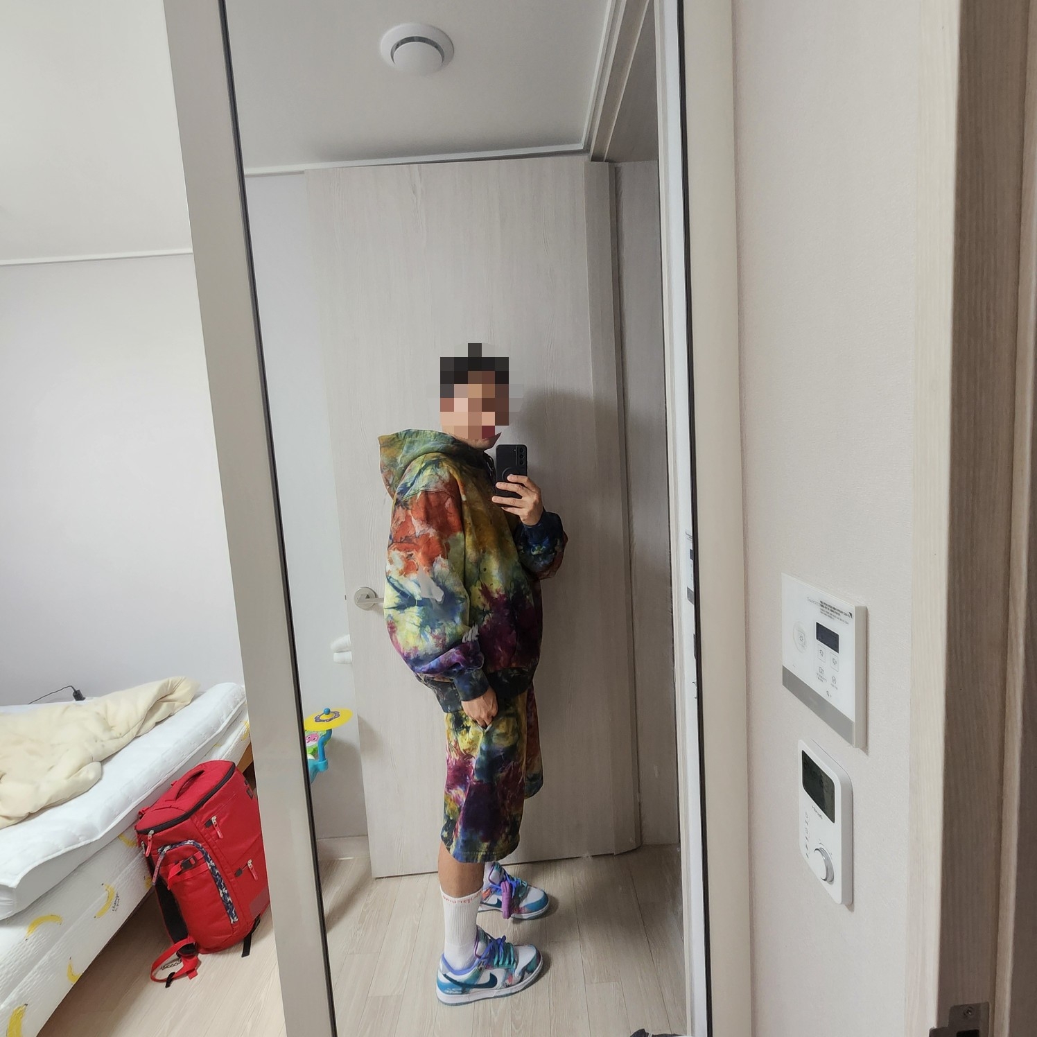Supreme Overdyed Small Box Zip Up Hooded Sweatshirt Multicolor - 24SS, Nike x Futura Laboratories SB Dunk Low OG QS White and Geode Teal 착용 스타일 - 2