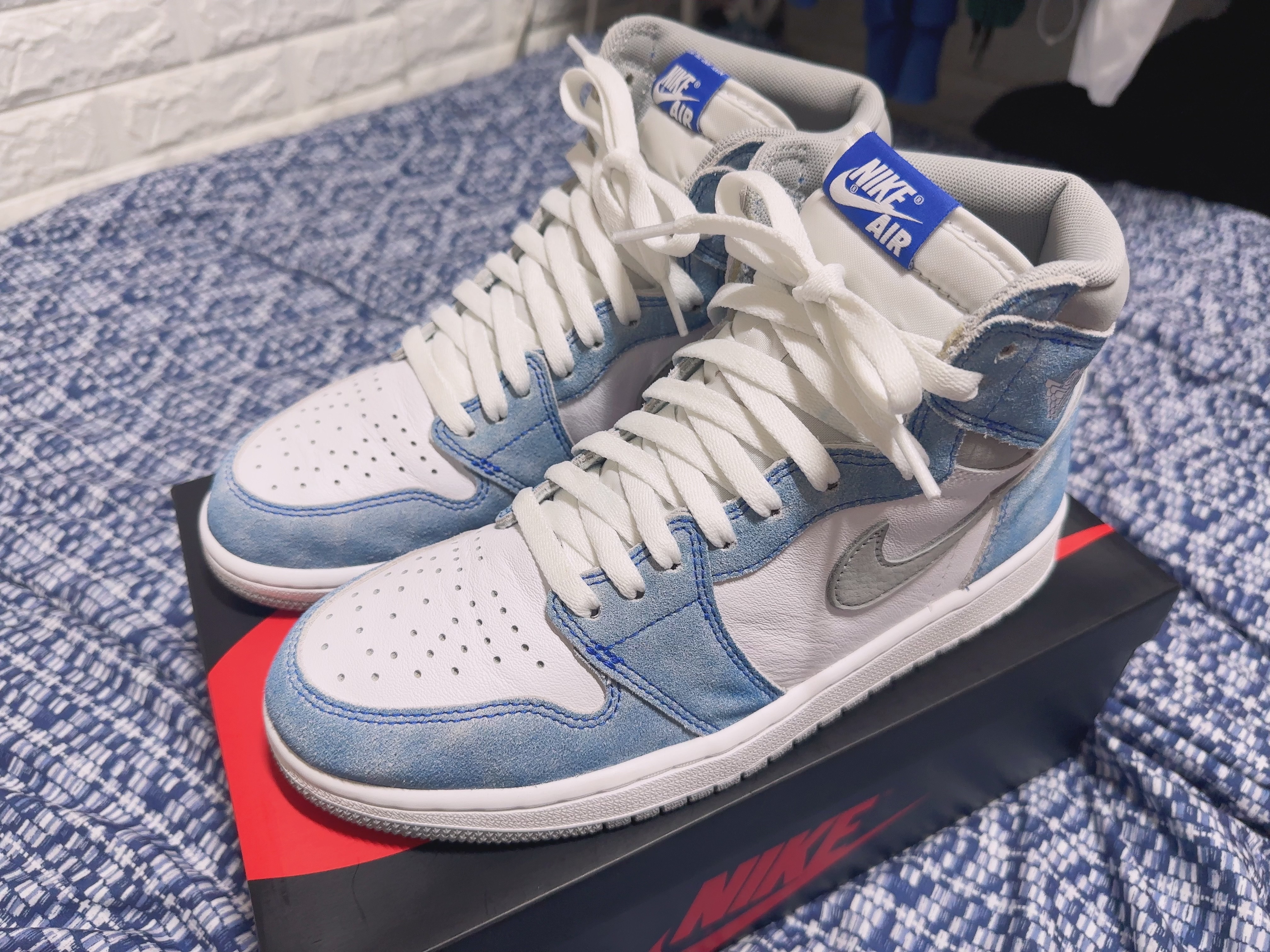 Jordan 1 Retro High OG Hyper Royal 착용 스타일 - 2