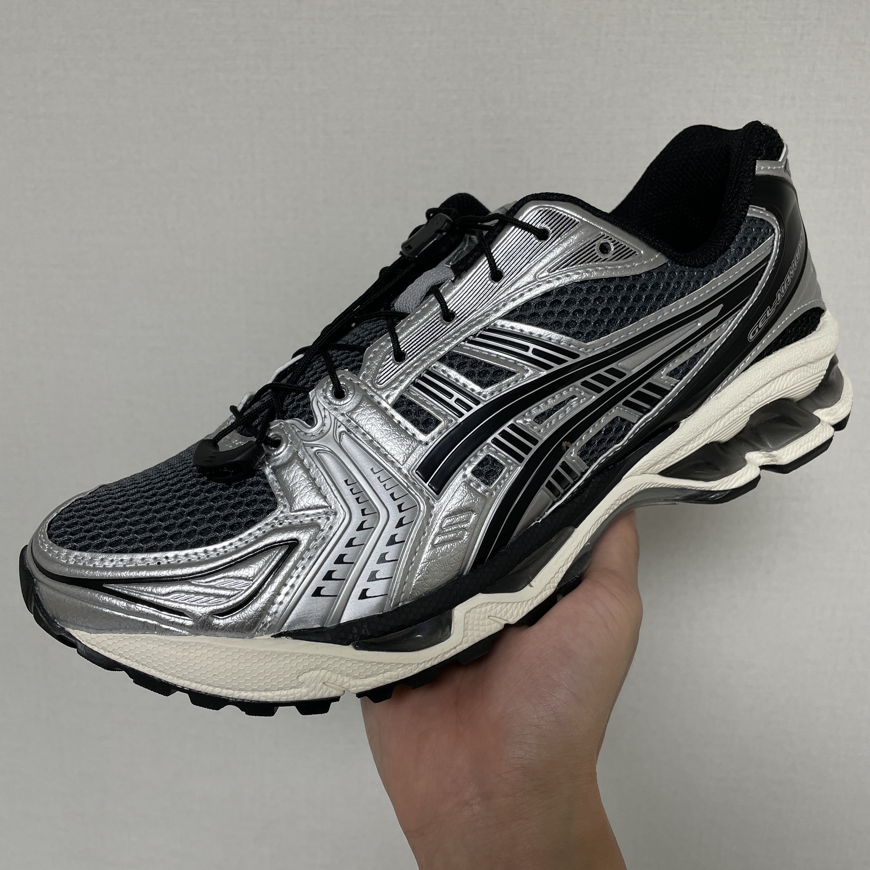 Asics Unlimited Gel-Kayano 14 Carrier Grey Black 착용 스타일 - 2