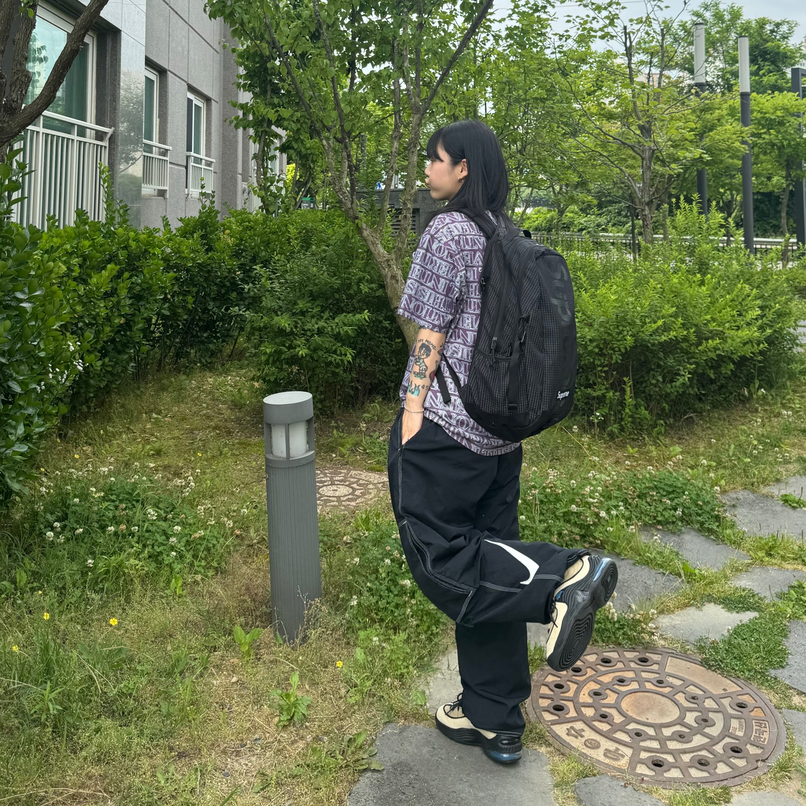 Supreme x Nike Ripstop Track Pants Black - 24SS, Supreme Backpack Black - 24SS 착용 스타일 - 2