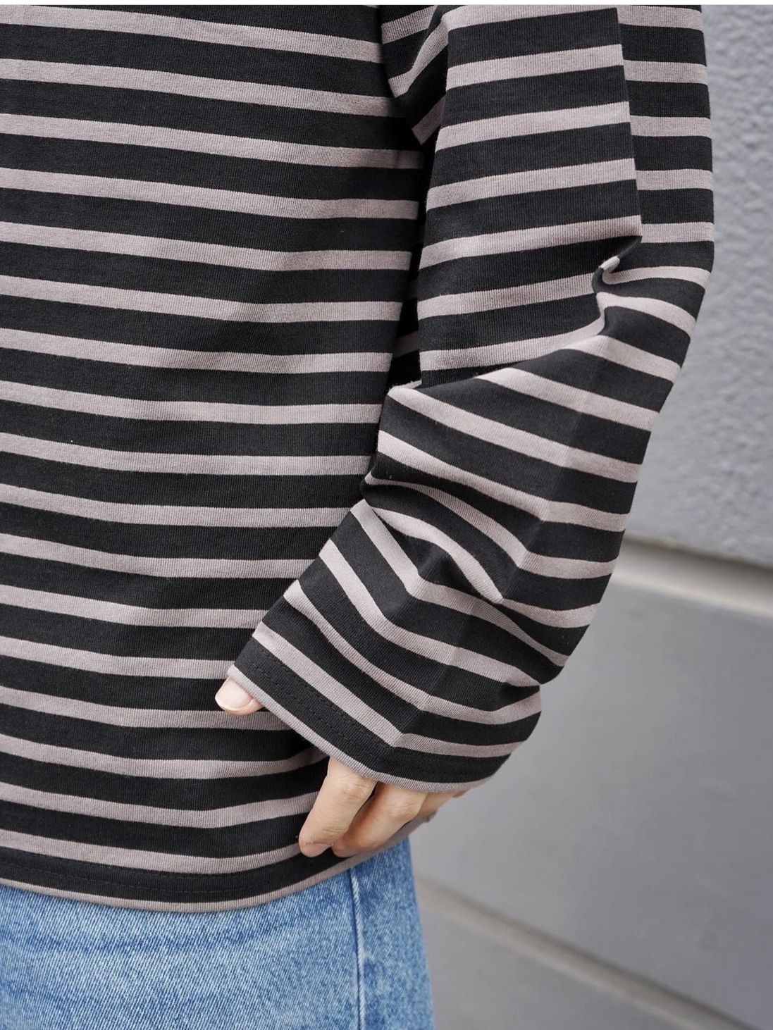 Marka Basque Shirt Black Grey 착용 스타일 - 3