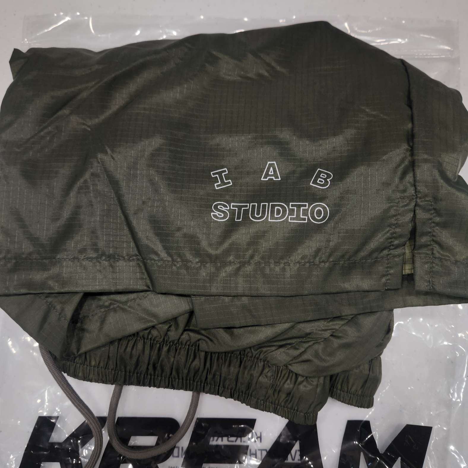 IAB Studio Ripstop Shorts Deep Green 착용 스타일