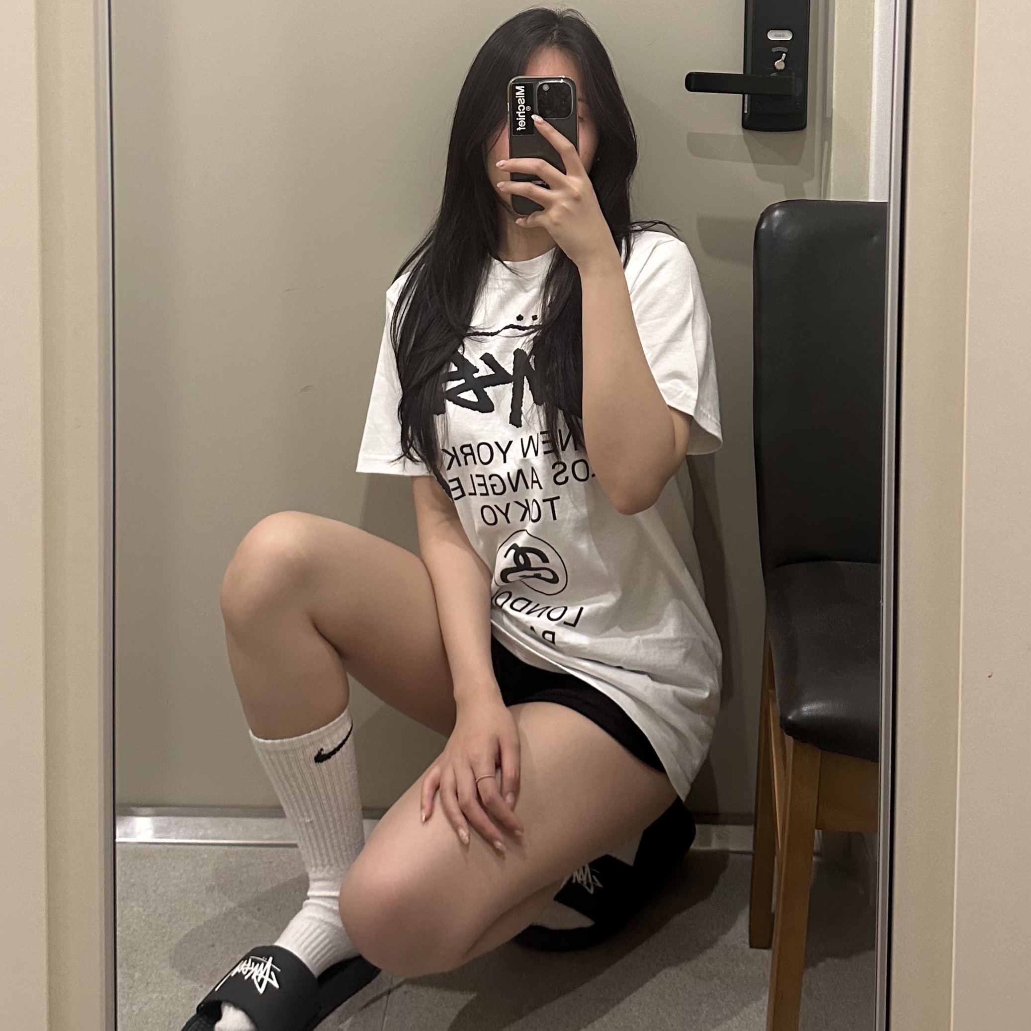 Stussy World Tour T-Shirt White 2024,2025, Nike x Stussy Benassi Slide Off Noir 착용 스타일