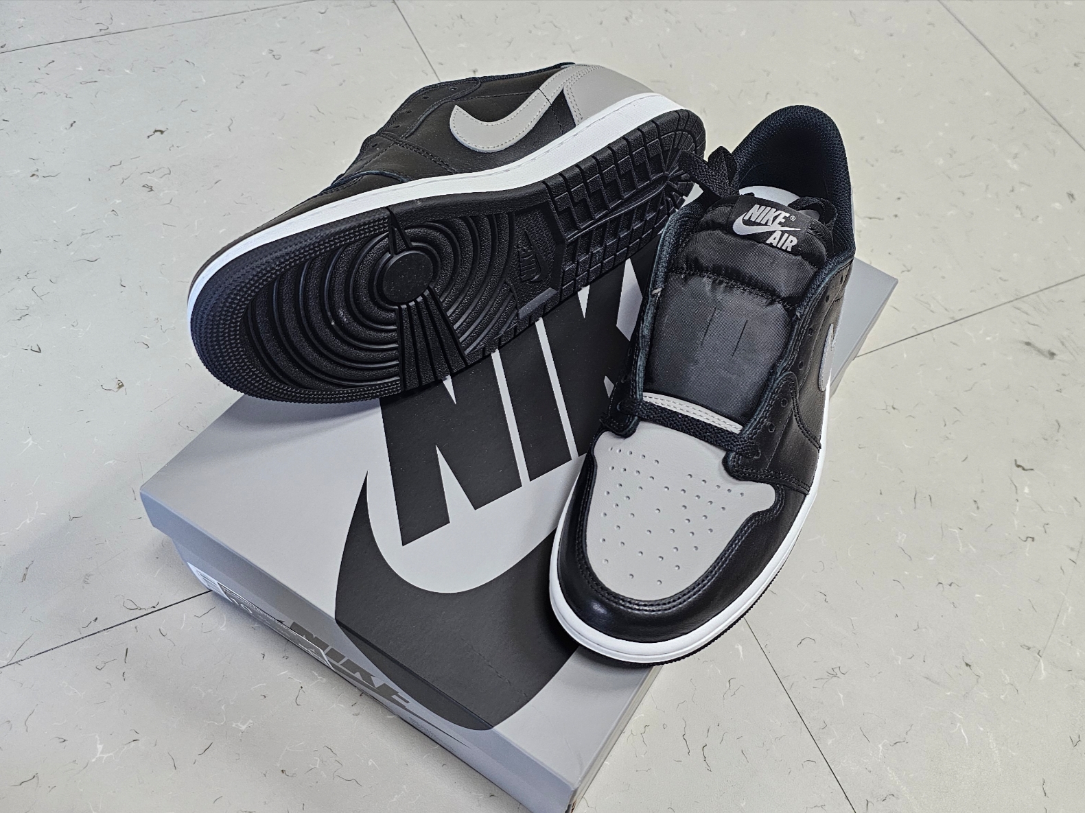 Jordan 1 Retro Low OG Shadow 착용 스타일 - 1