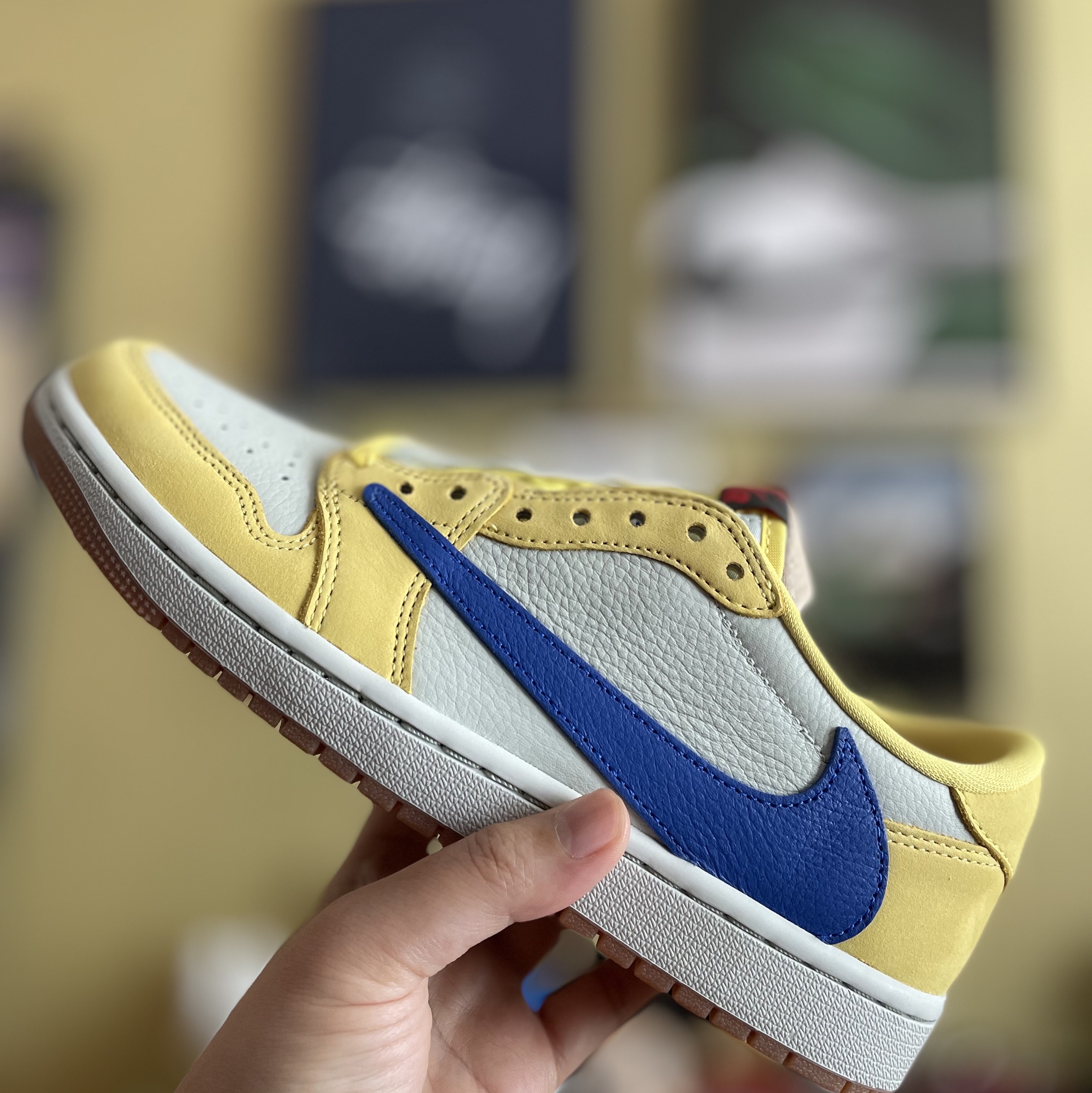 (W) Jordan 1 x Travis Scott Retro Low OG SP Canary 착용 스타일