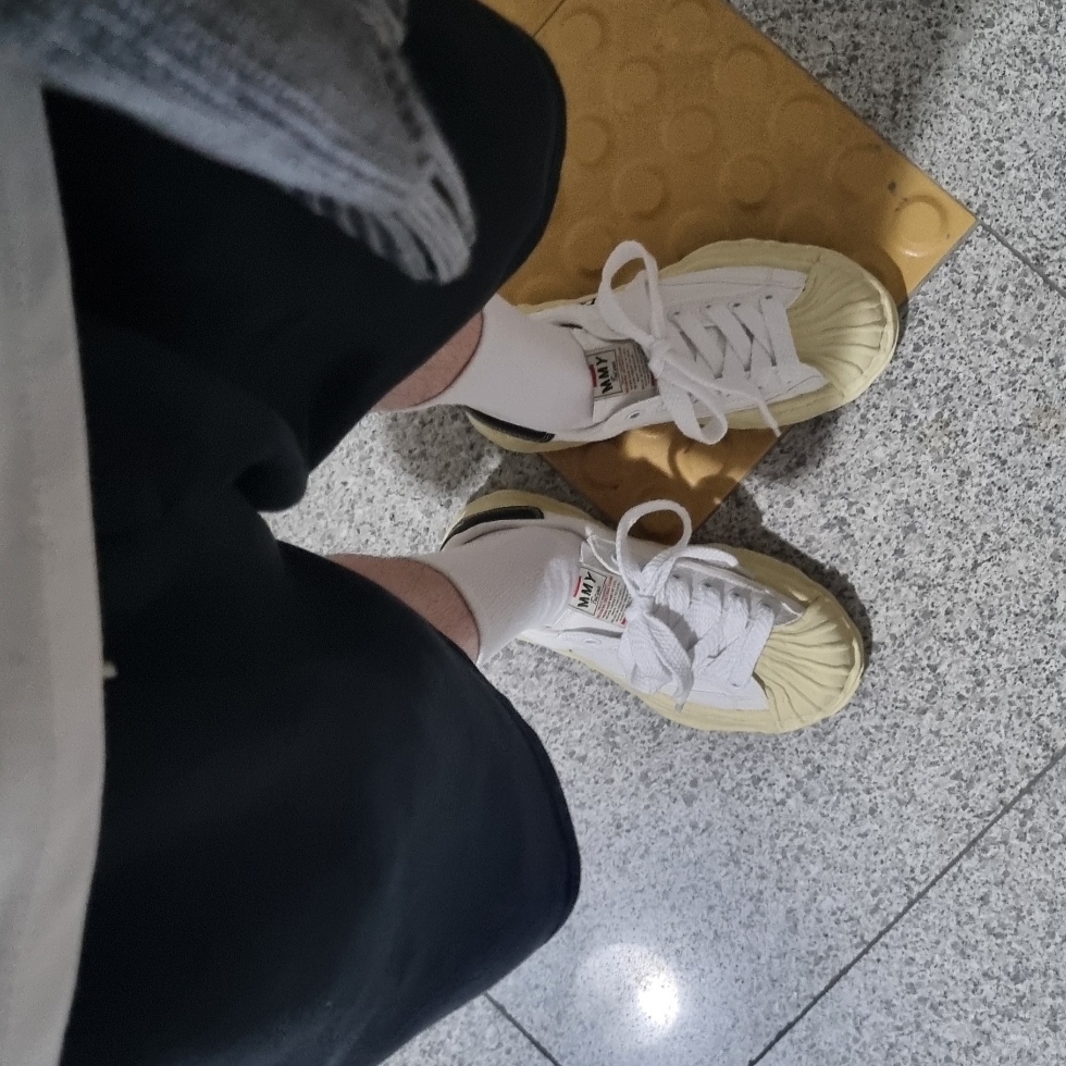 Maison Mihara Yasuhiro Blakey VL OG Sole Canvas Low-top Sneakers White 착용 스타일
