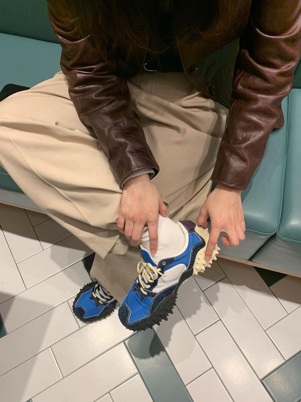 Eytys Fugu Suede Azure, Eytys Damon Navy Stripe 착용 스타일 - 2