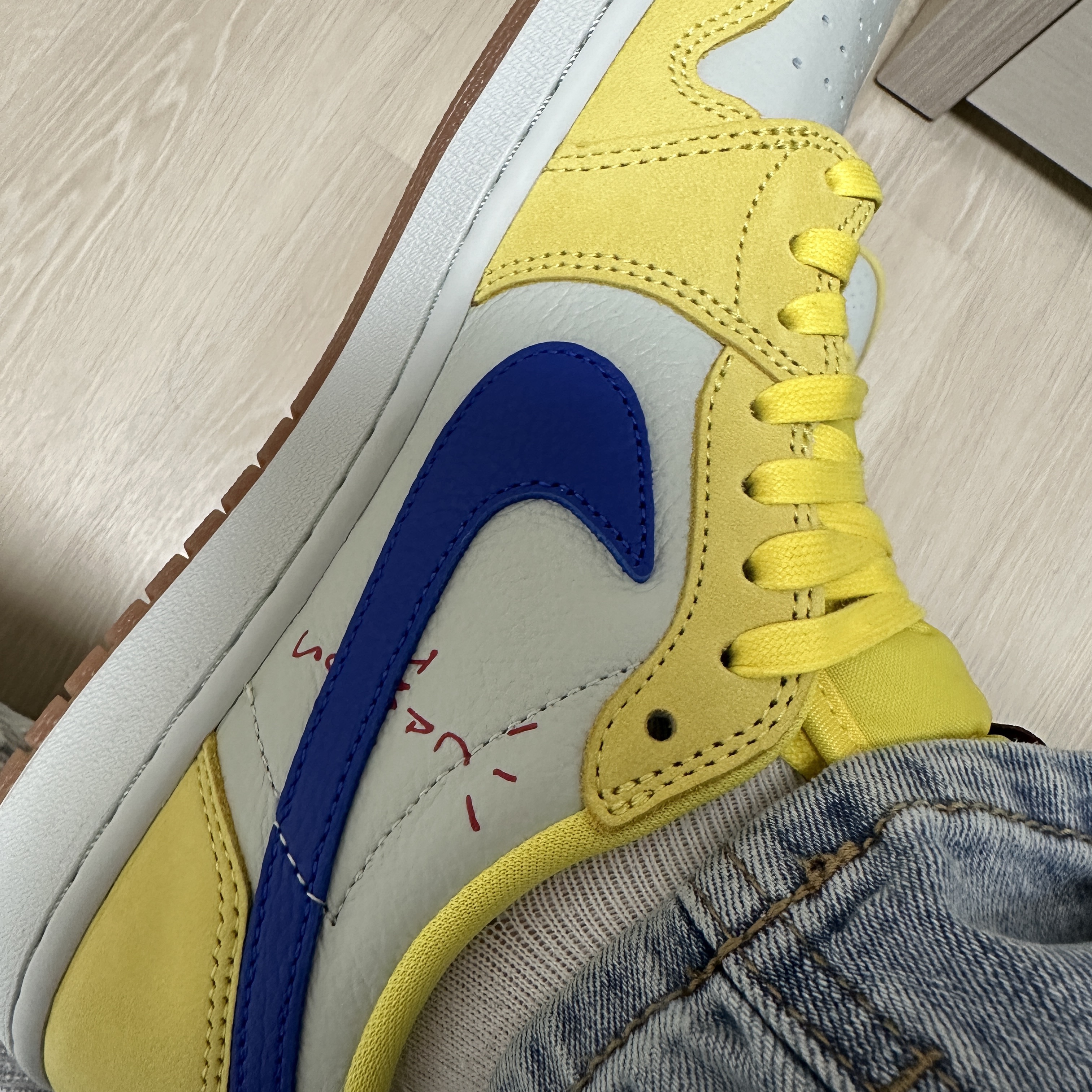 (W) Jordan 1 x Travis Scott Retro Low OG SP Canary 착용 스타일