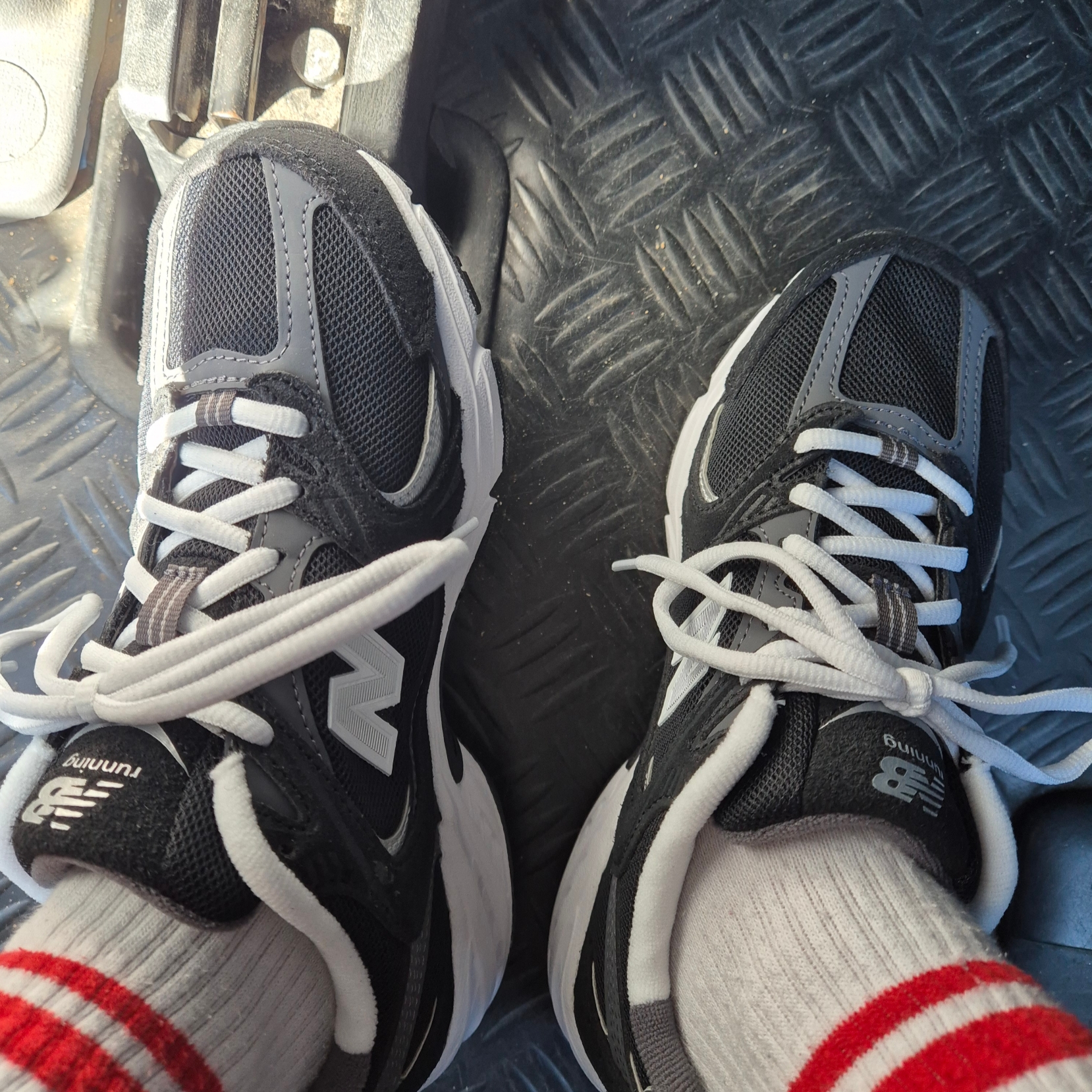 New Balance 530 Classic Black 착용 스타일 - 1