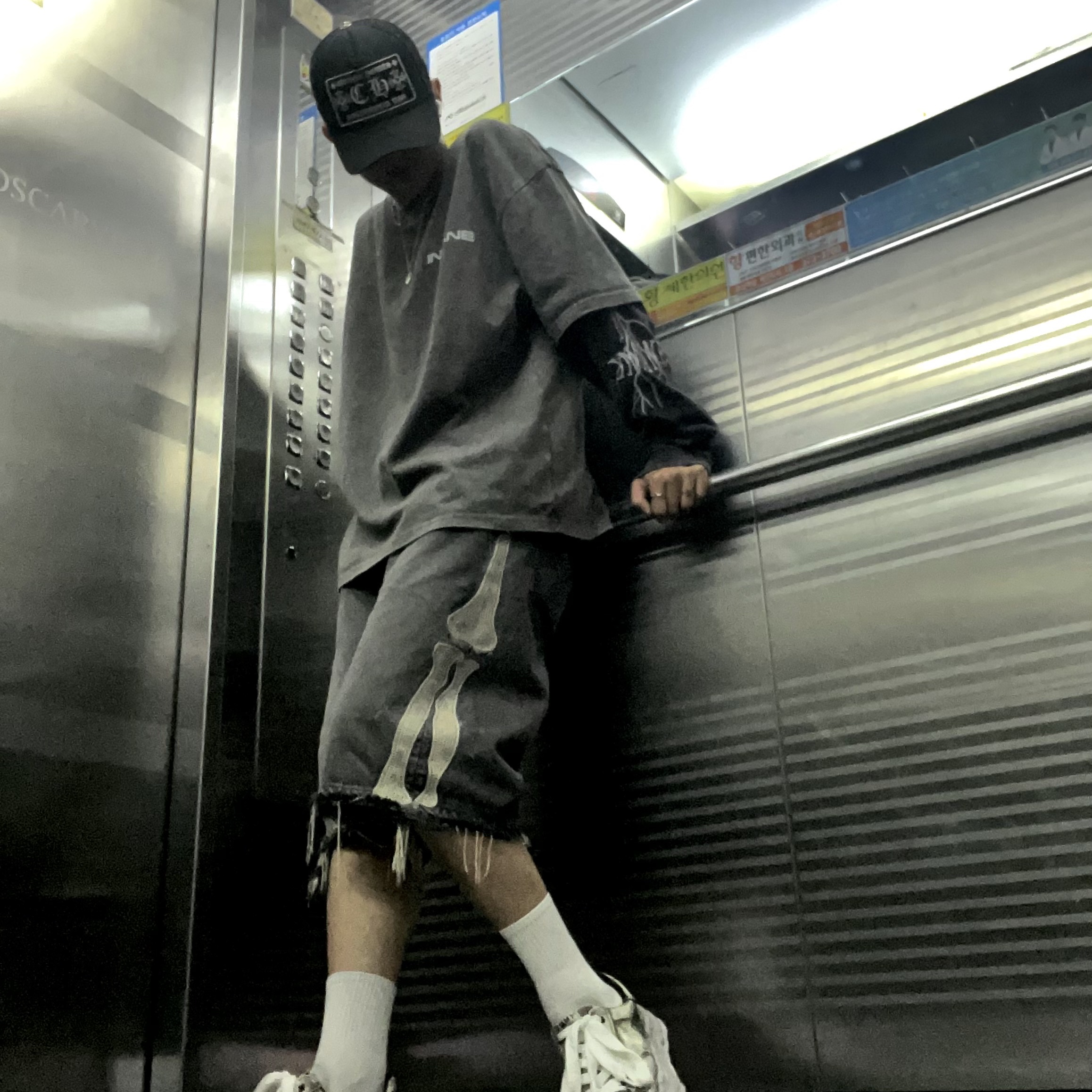 Maison Mihara Yasuhiro Blakey OG Sole Brushed Patent Low-top Sneakers White, Kapital 14 oz. Denim 5P Bone Embroidery Short Pants Black 착용 스타일