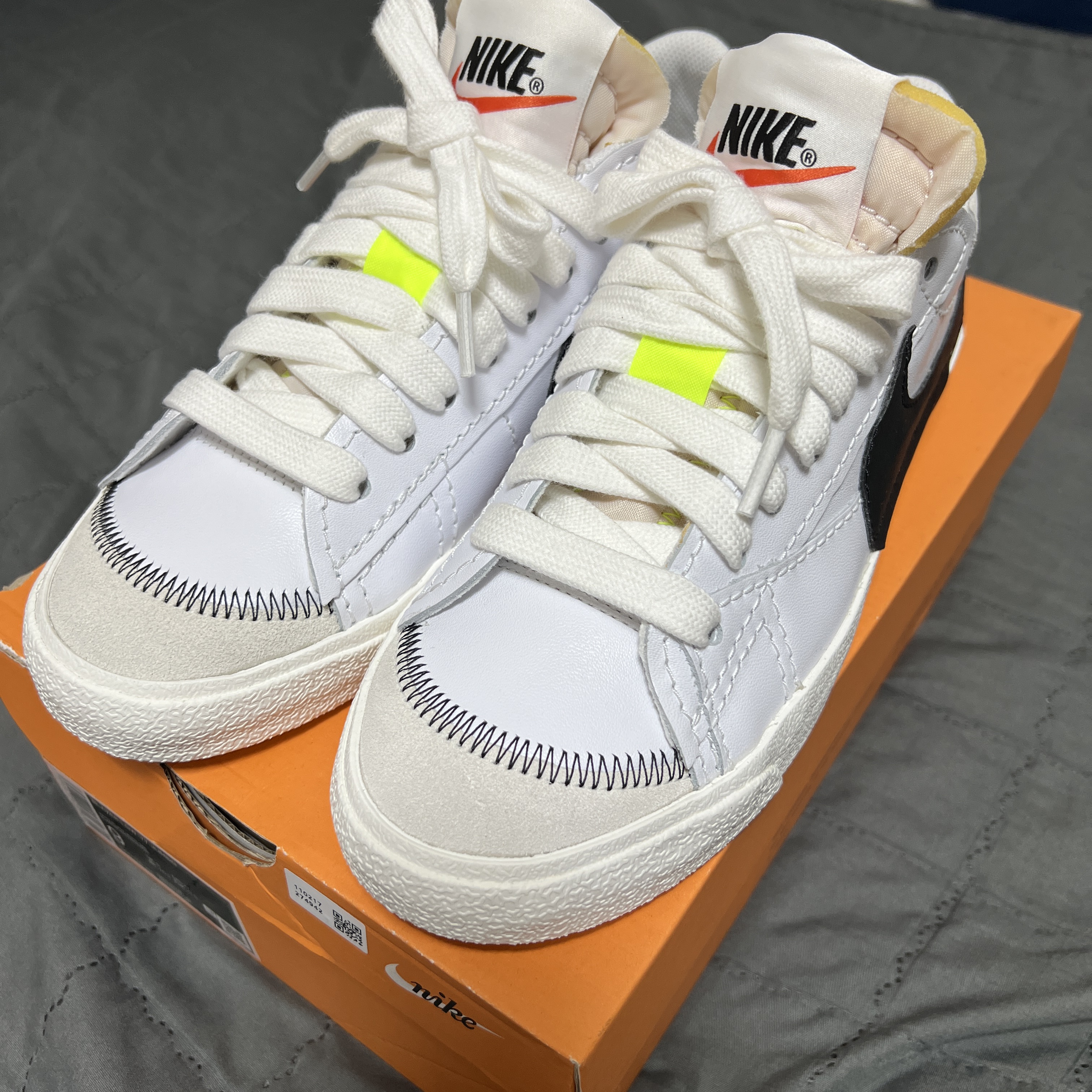 Nike Blazer Low '77 Jumbo White Black 착용 스타일 - 1