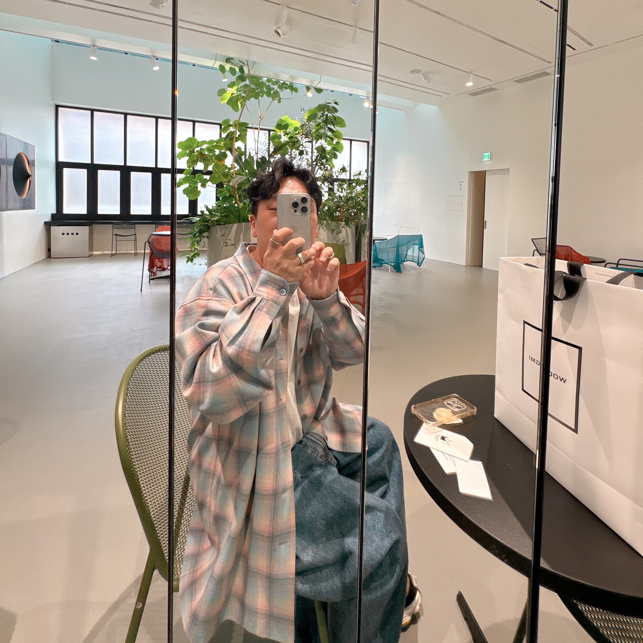 Balenciaga Cargo Sneakers Grey Black Yellow, Maison Margiela Pendleton Oversized Shirt Pink 착용 스타일 - 3