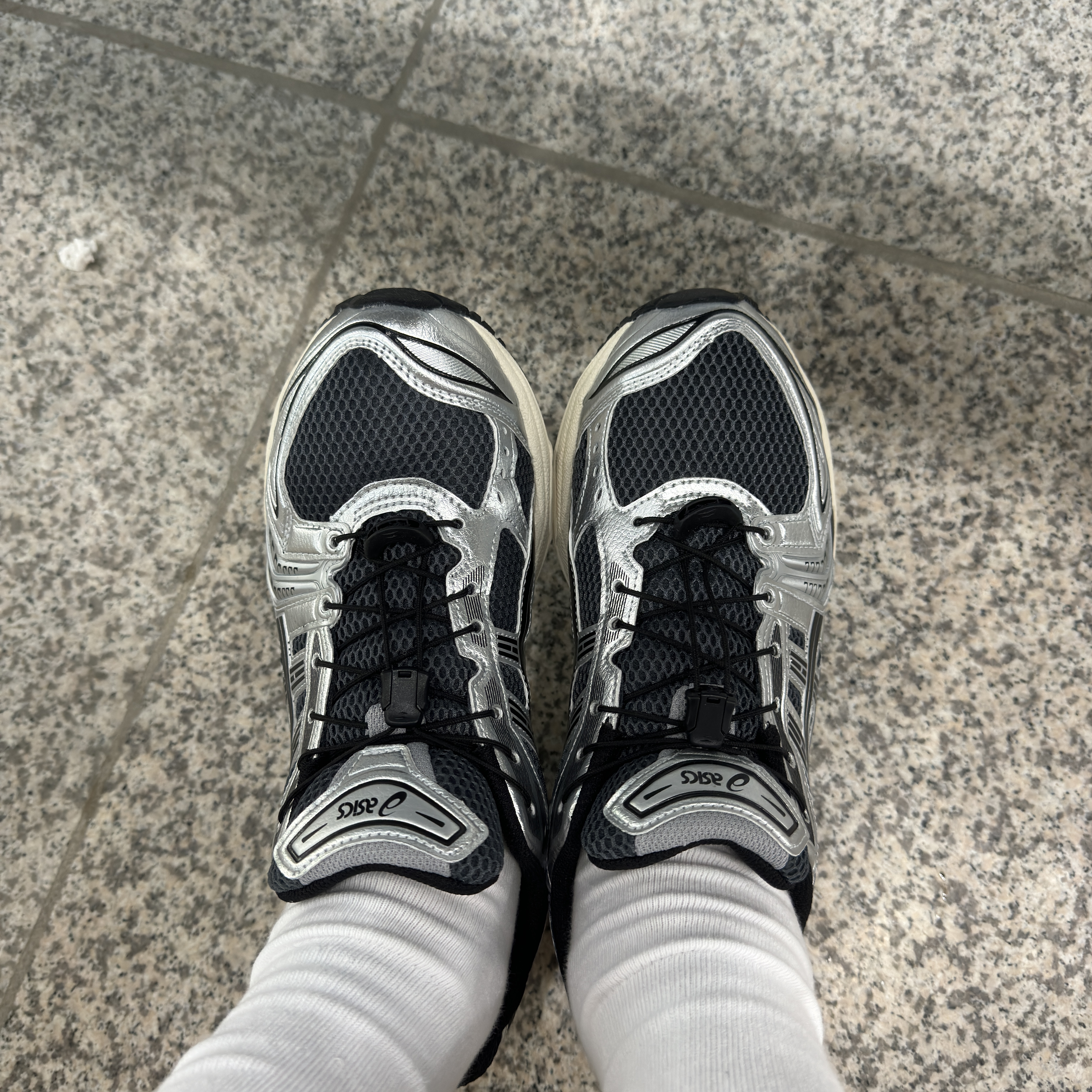 Asics Unlimited Gel-Kayano 14 Carrier Grey Black 착용 스타일