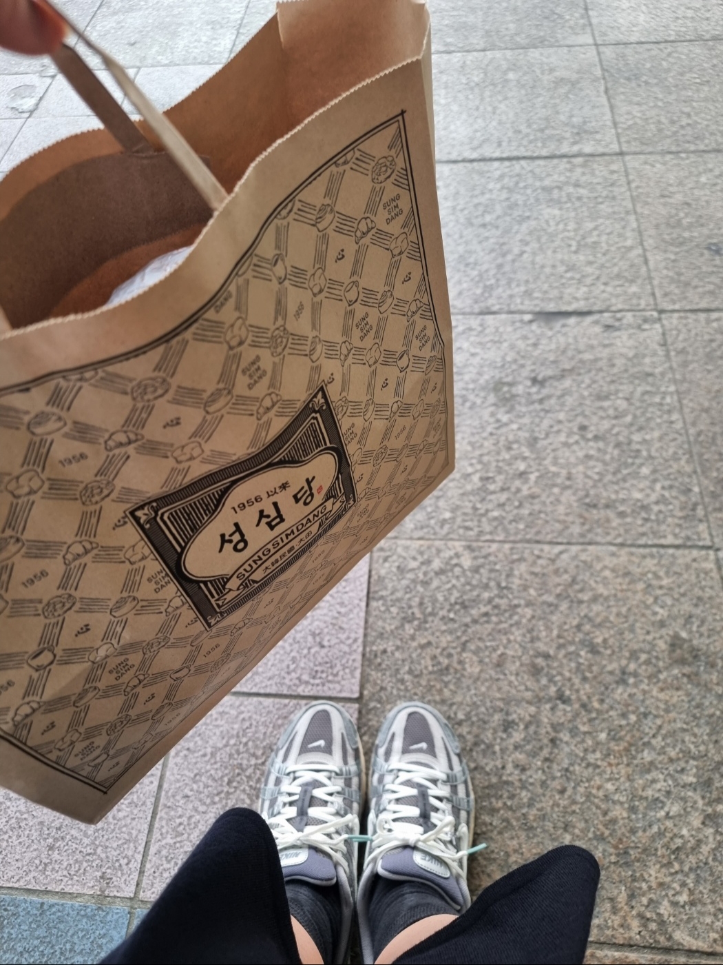 Nike P-6000 Flat Pewter Light Iron Ore 착용 스타일