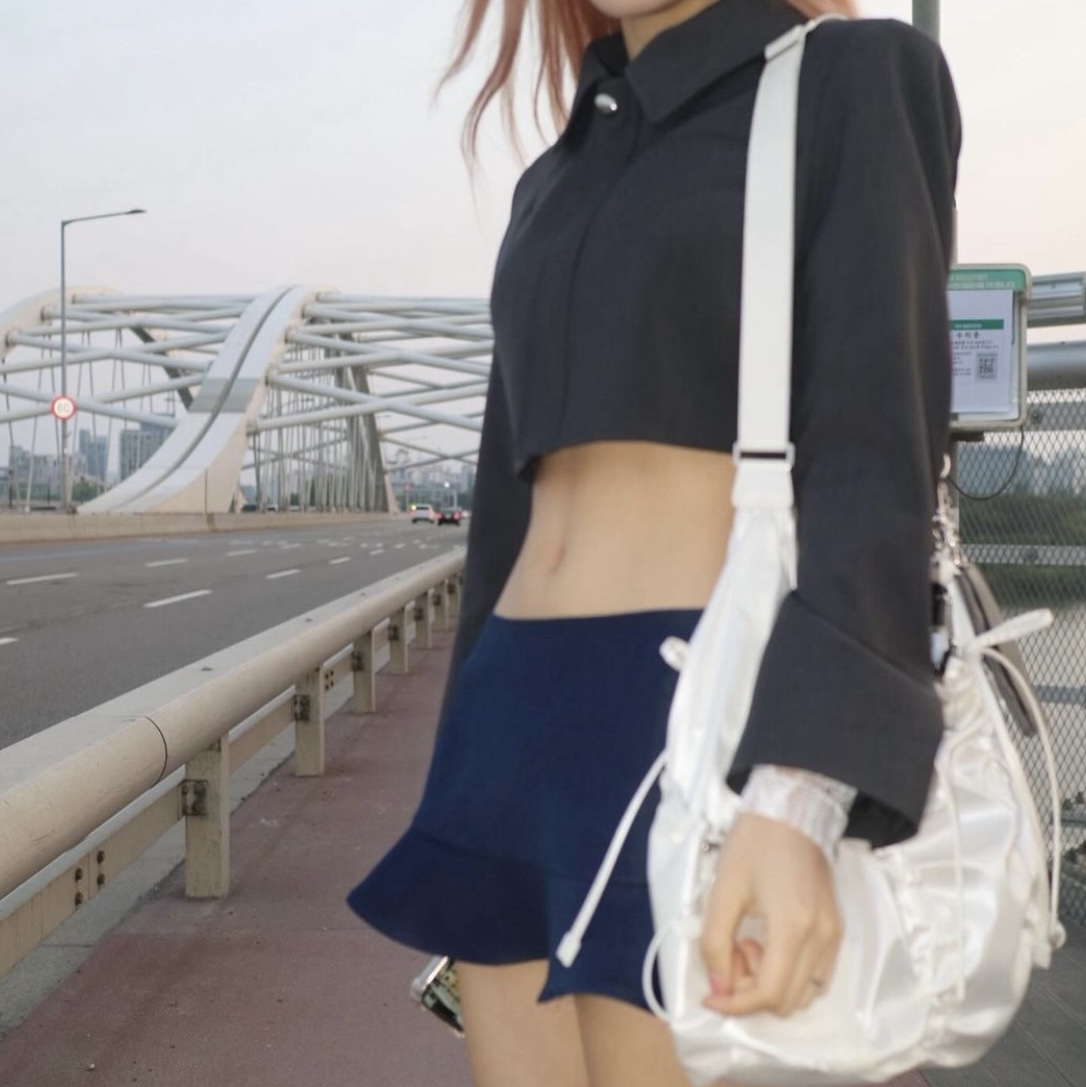 For Appeal String Ribbon Large Hobo Bag Glossy Black, For Appeal String Ribbon Large Hobo Bag Silver 착용 스타일