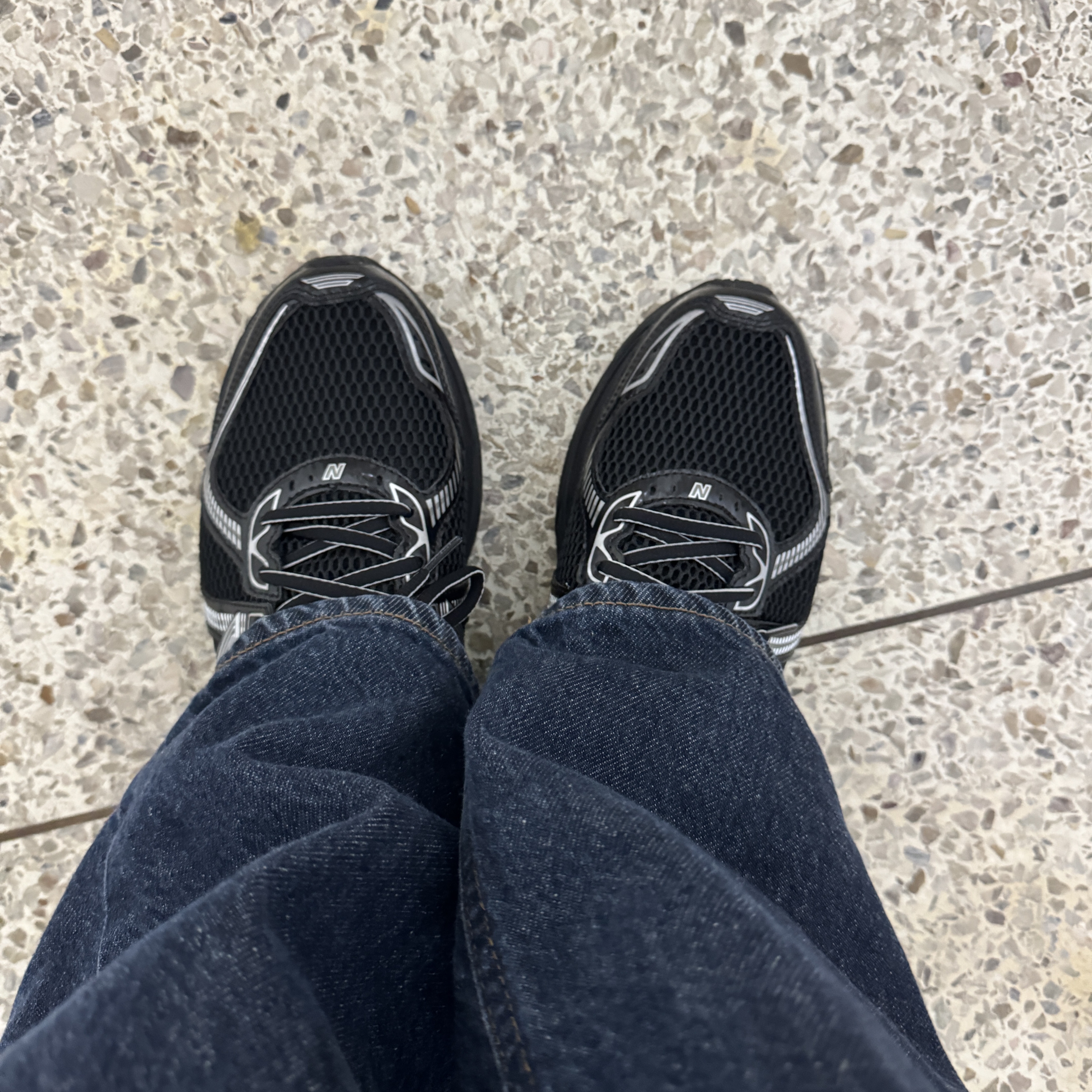 New Balance 860v2 Black Grey 착용 스타일