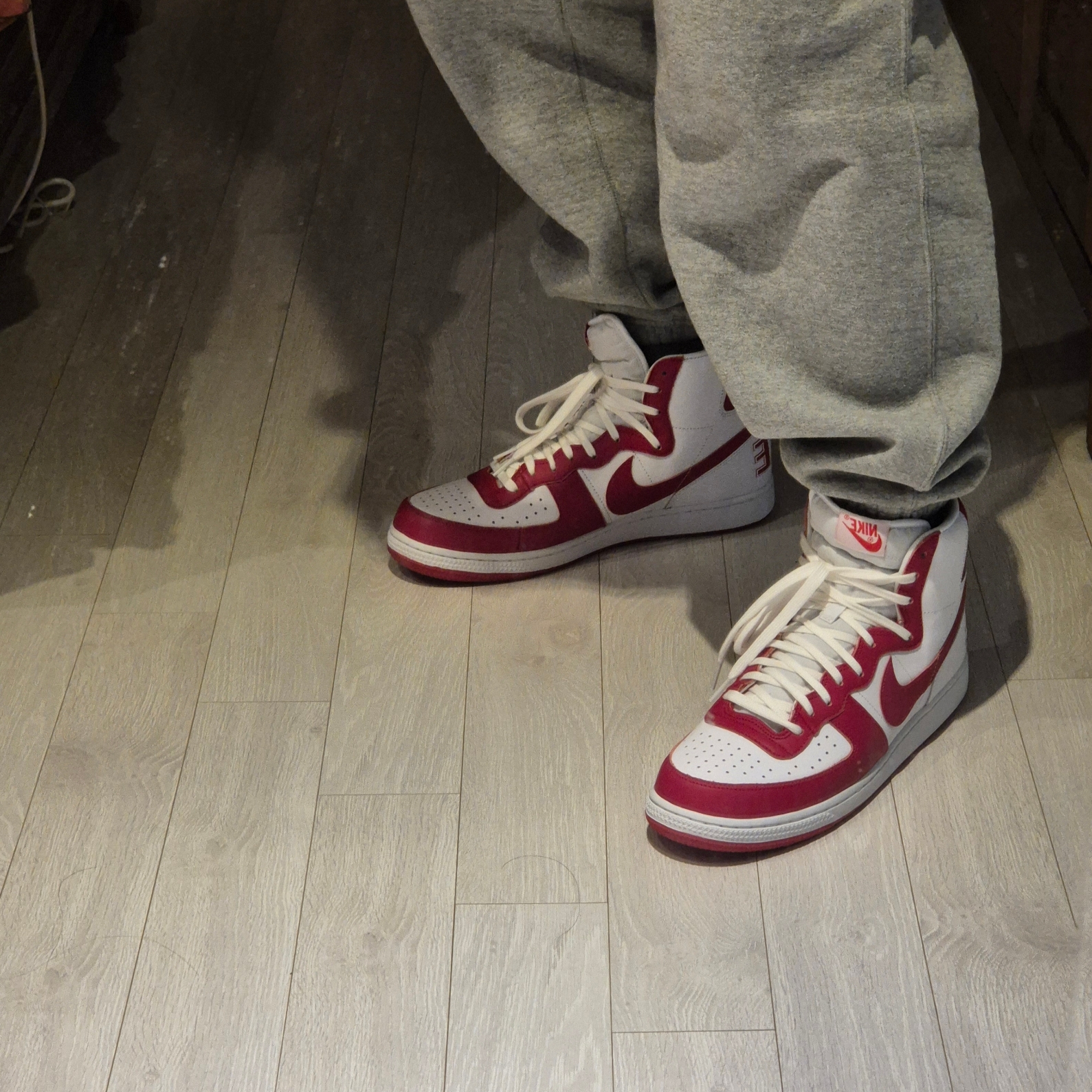 Nike Terminator High University Red and White 착용 스타일