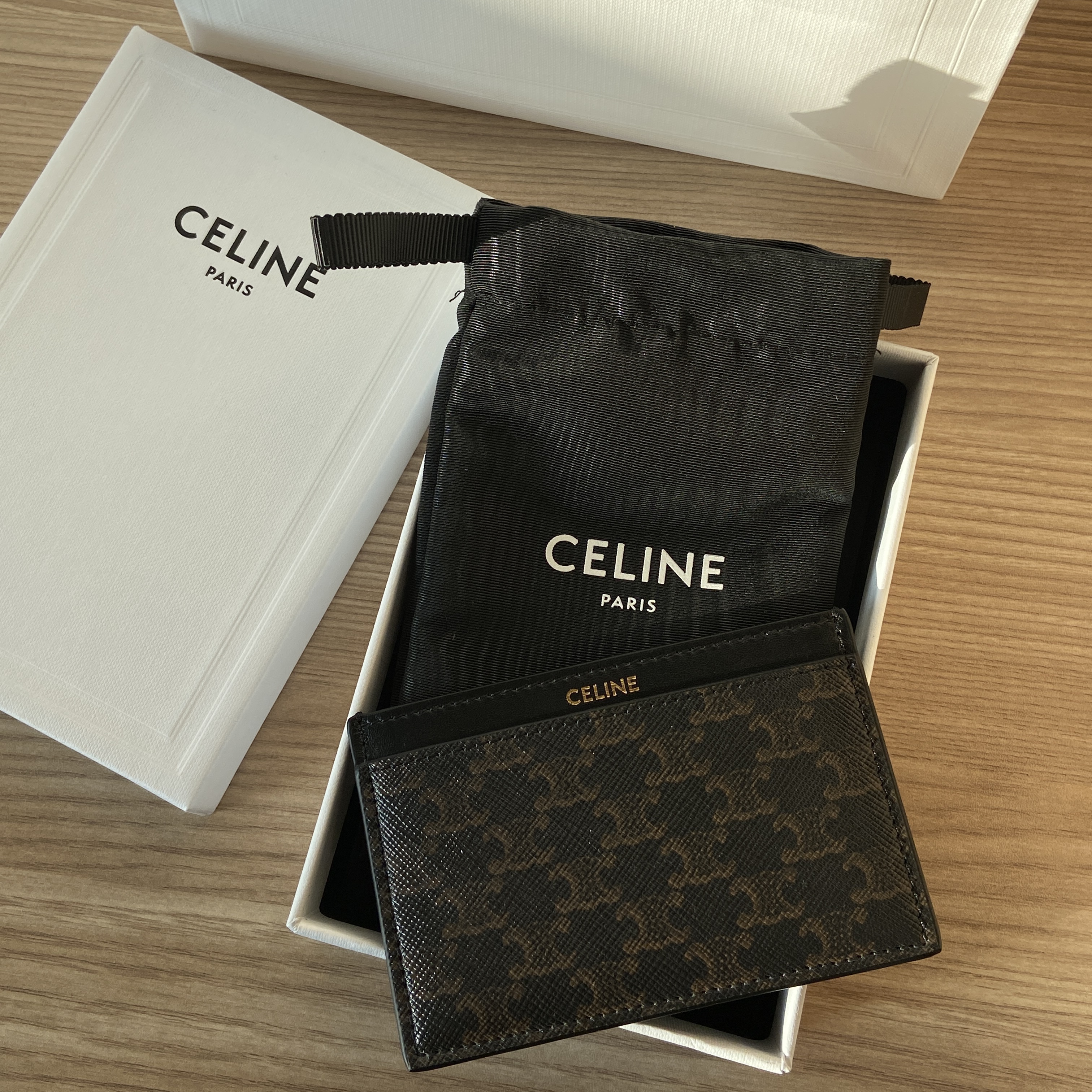 Celine Card Holder in Triomphe Canvas and Calfskin Black 착용 스타일