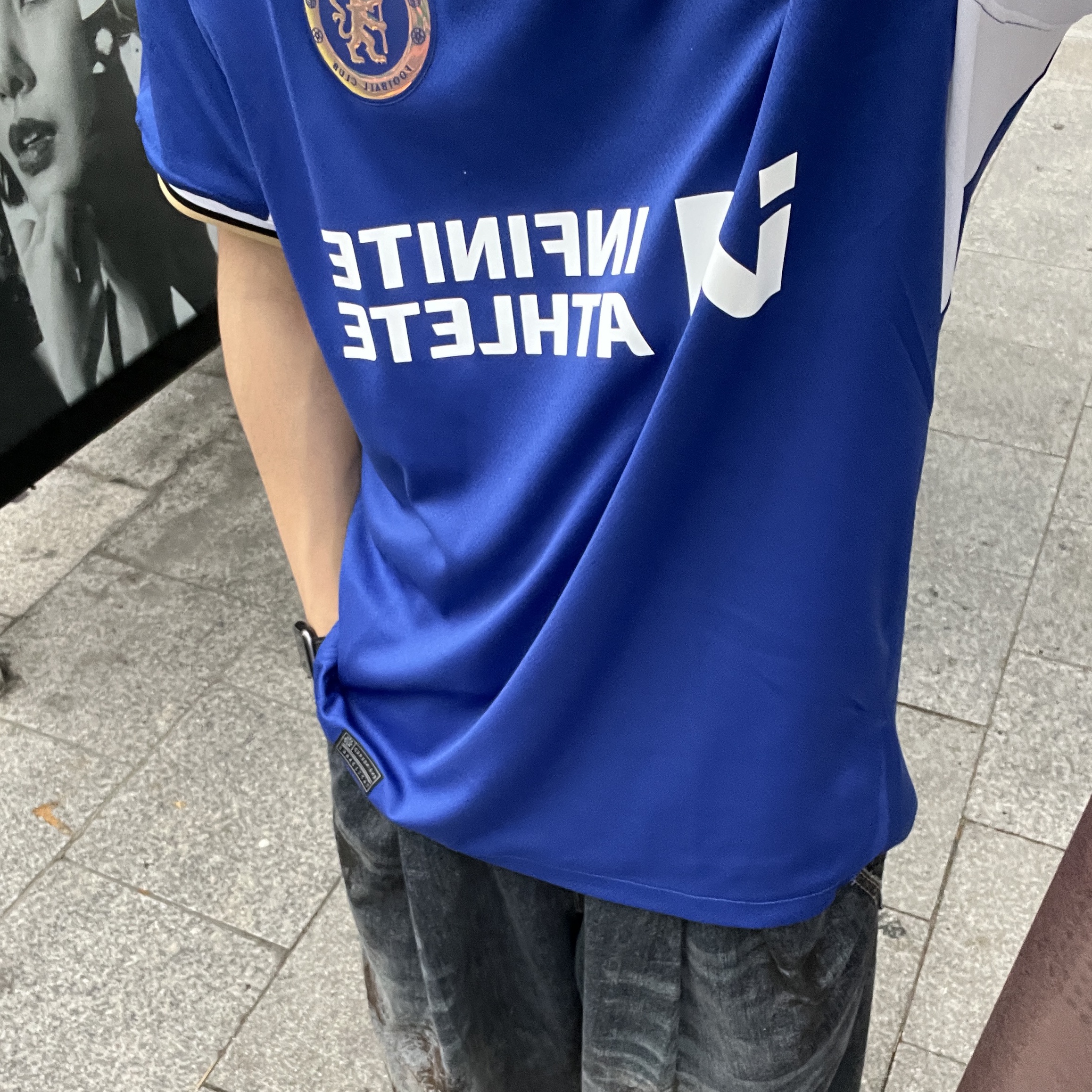 Nike Chelsea FC 2023/24 Stadium Home Dri-Fit Jersey Rush Blue (Non Marking & Non Sponser Ver.), Asics Gel-Sonoma 15-50 Oyster Grey 착용 스타일 - 1