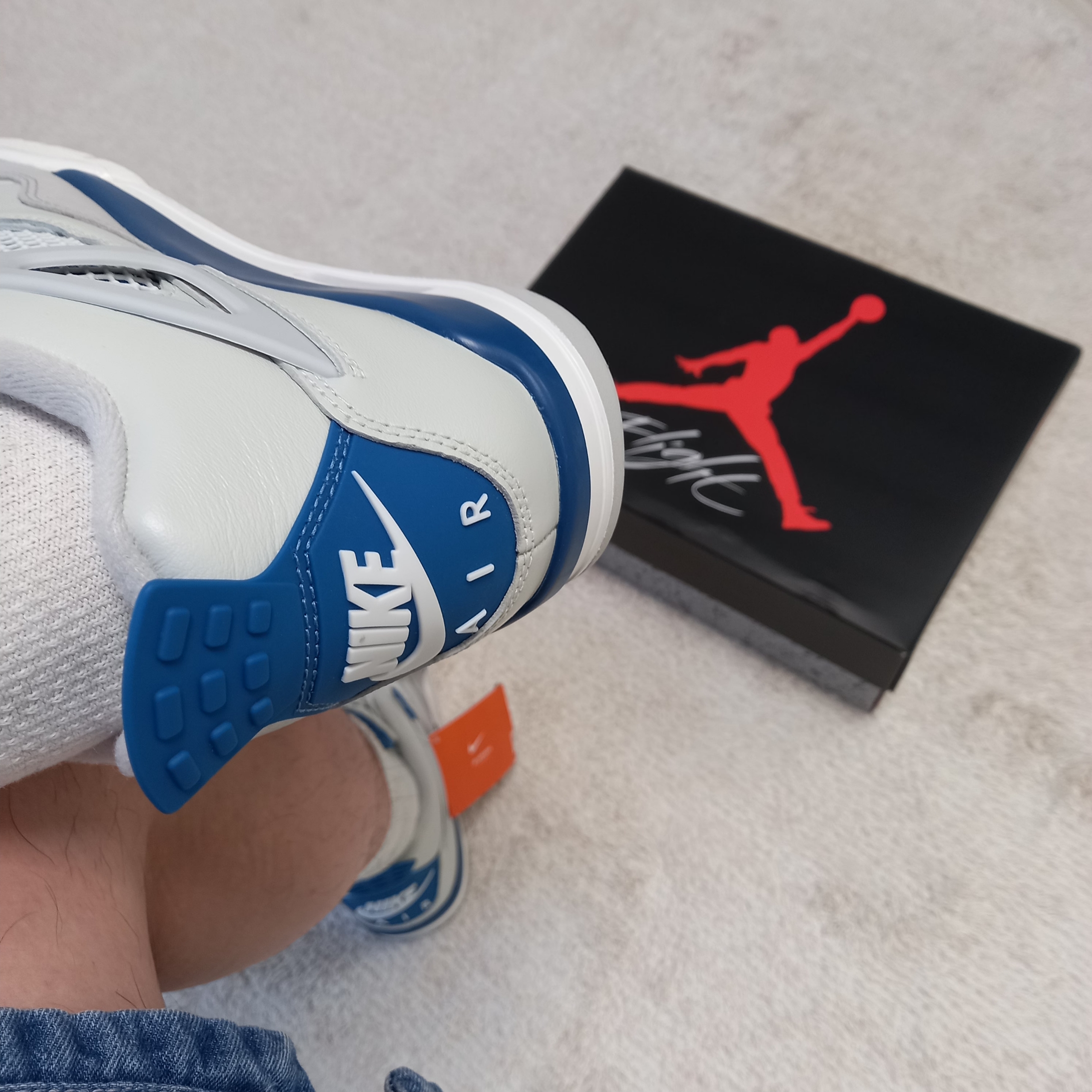 Jordan 4 Retro Industrial Blue 착용 스타일 - 9