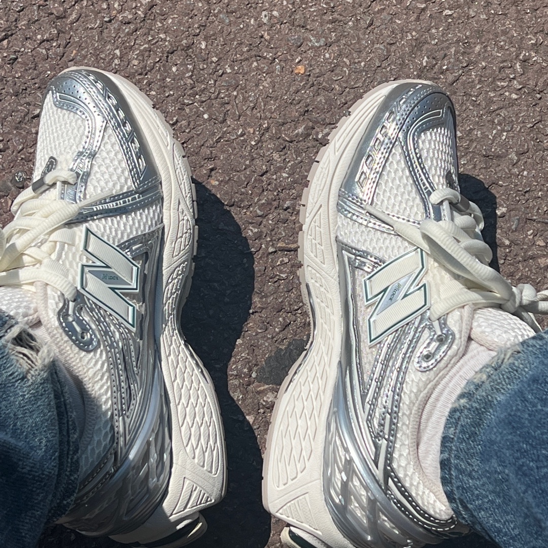 New Balance 1906R Silver Metallic Sea Salt 착용 스타일