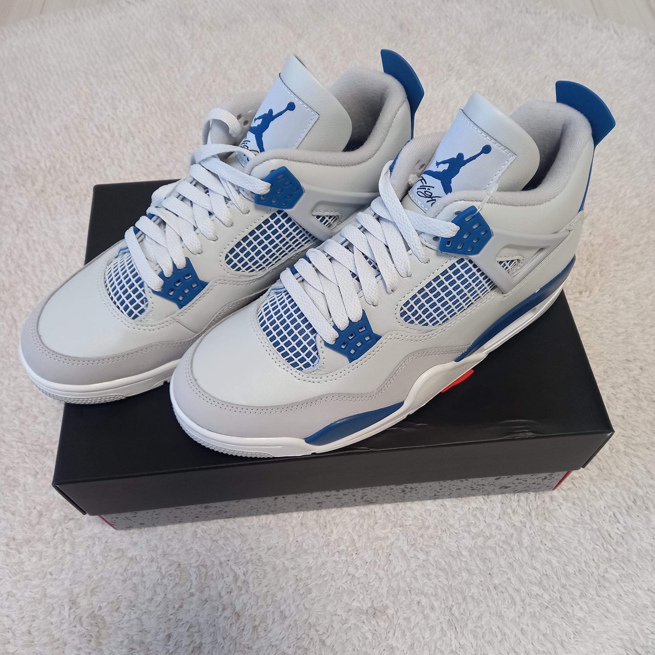 Jordan 4 Retro Industrial Blue 착용 스타일 - 1